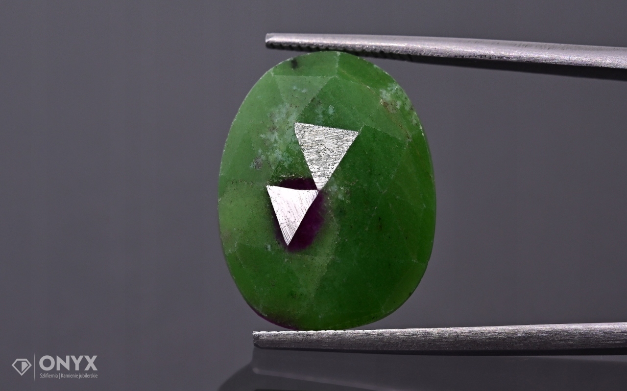 Zoizit s rubínem fasetovaná nepravidelná růžice 18