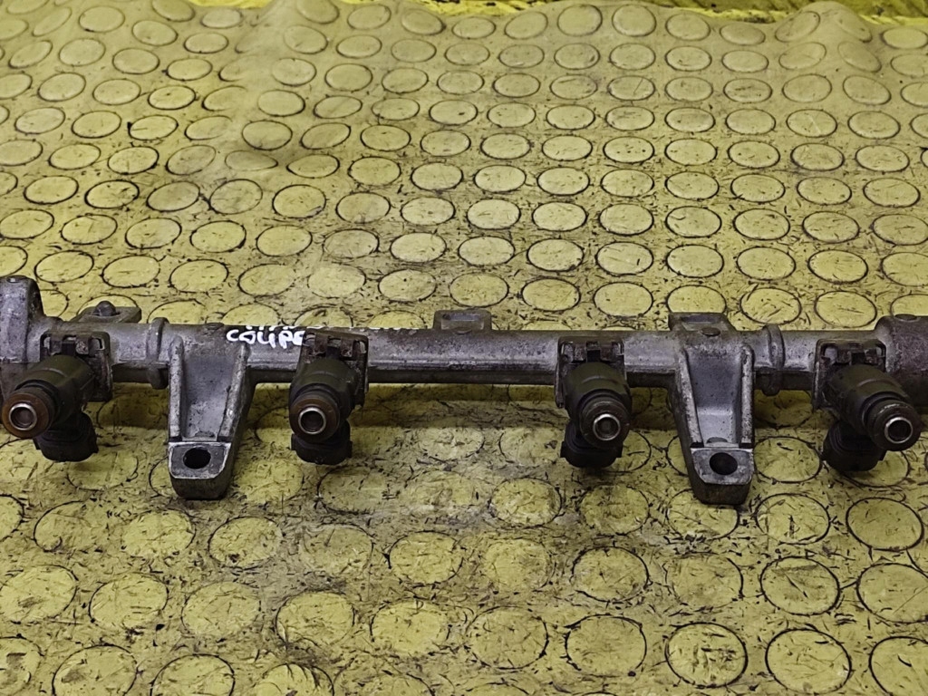 HYUNDAI COUPE 2.0 Rampe injection 3531022600