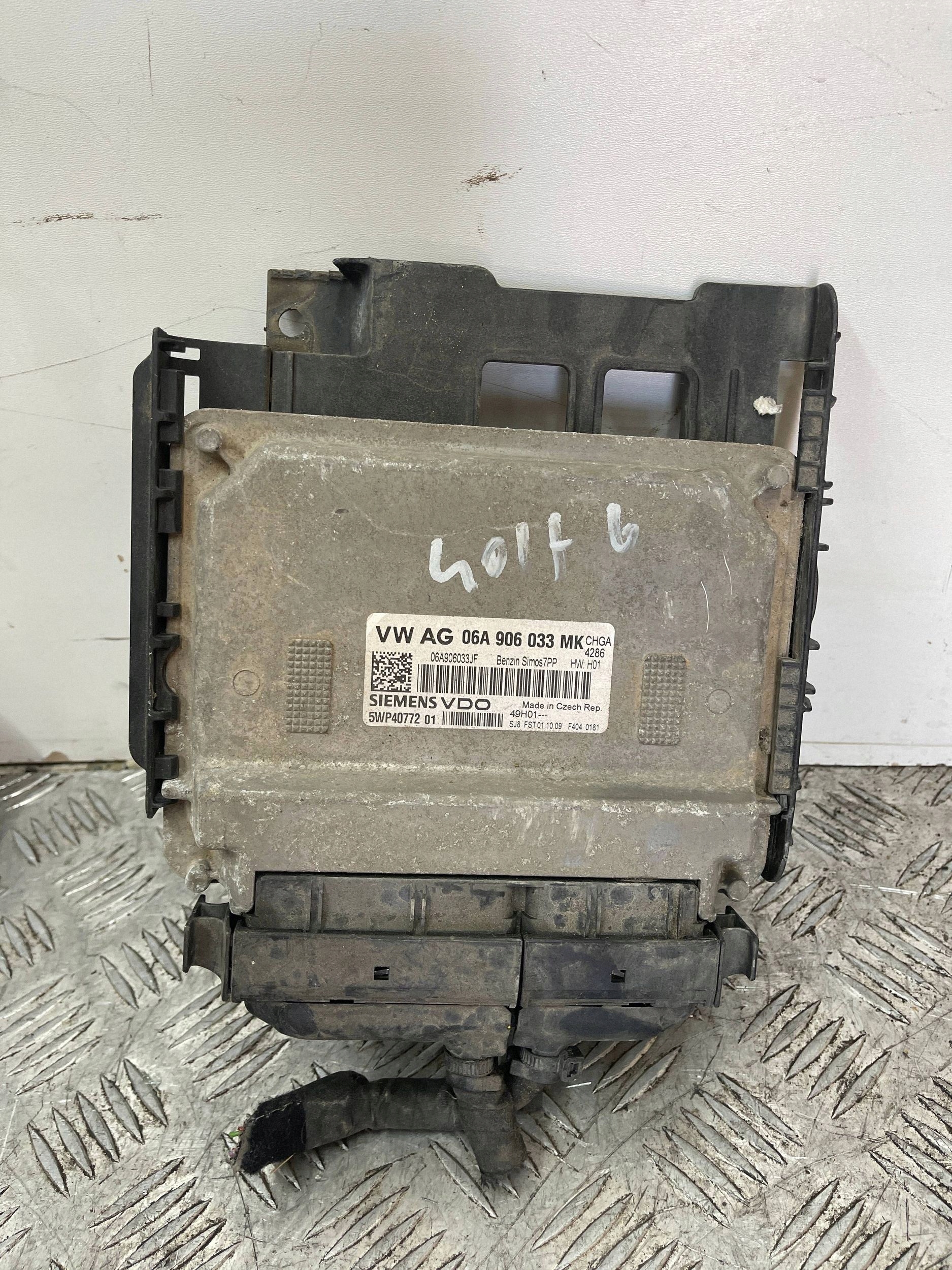 control unit of the engine computer VOLKSWAGEN GOLF VI 6 08- 1.6 FSI 06A906033MK