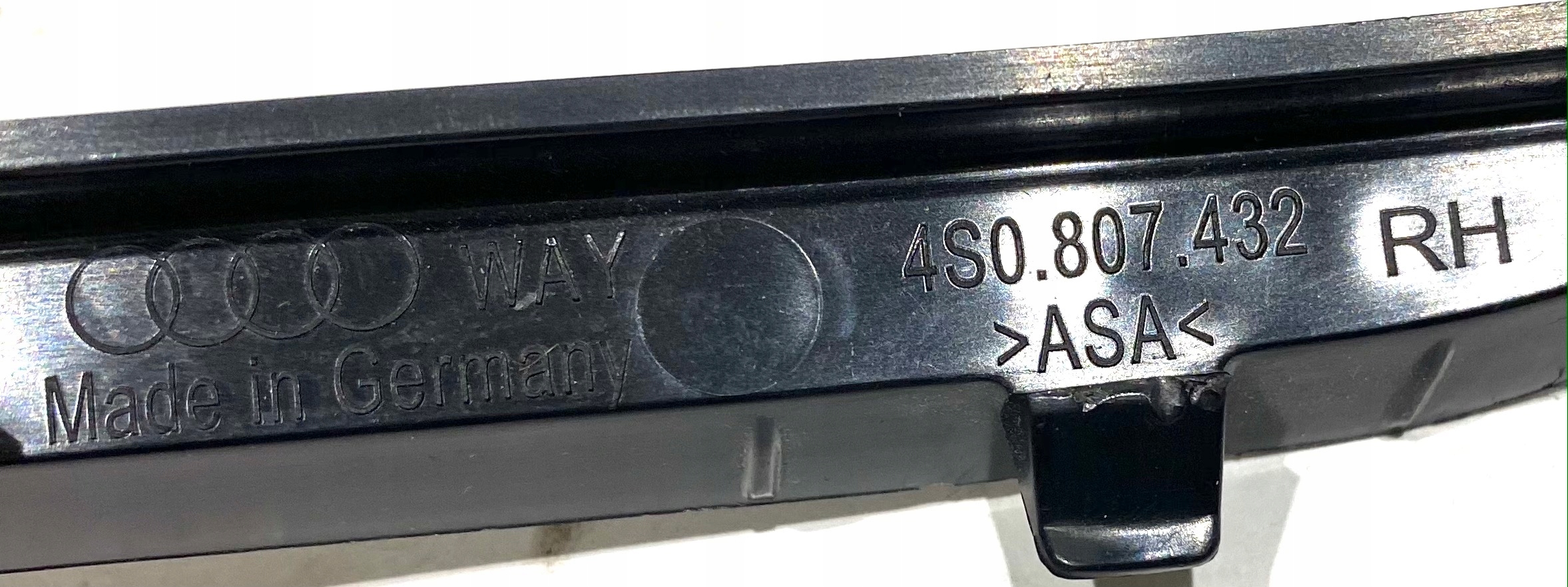AUDI R8 pravá lišta kryt nárazníku 4S0807432