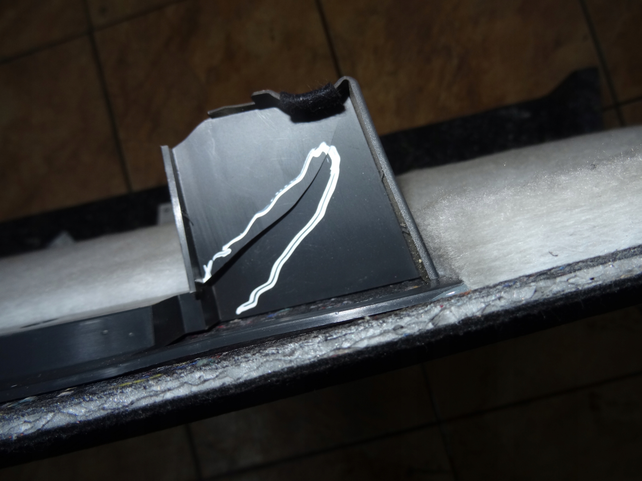 полка багажника opel oe 24445622