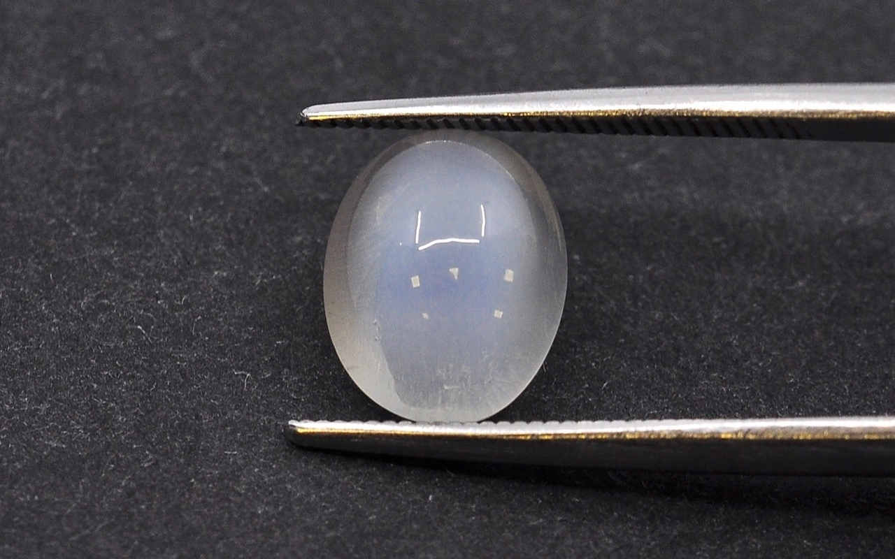 Měsíční kámen kabošon ovál 9,3x7,3 mm