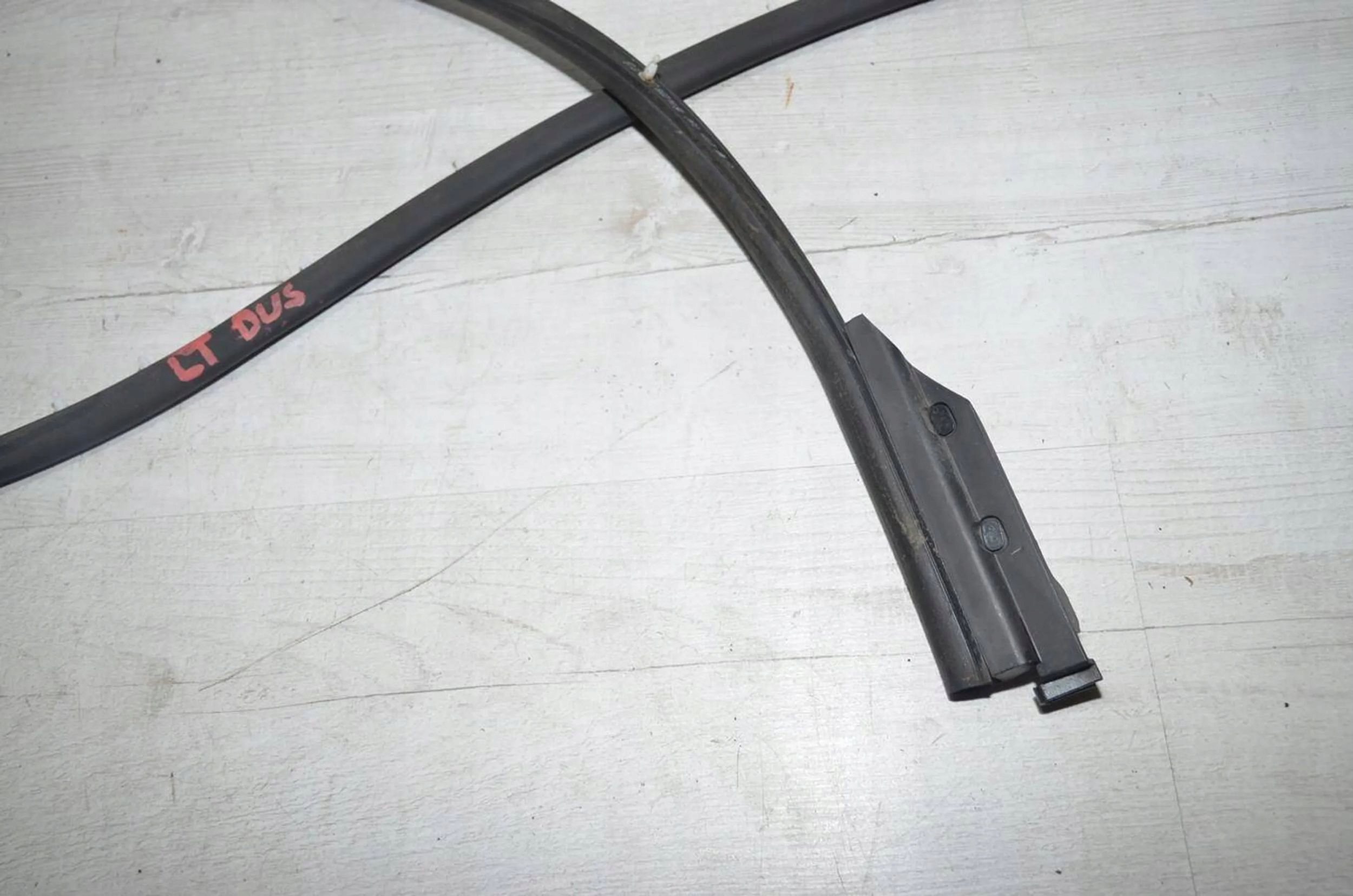 Dacia Duster II 2018 rear part side left gasket windows door