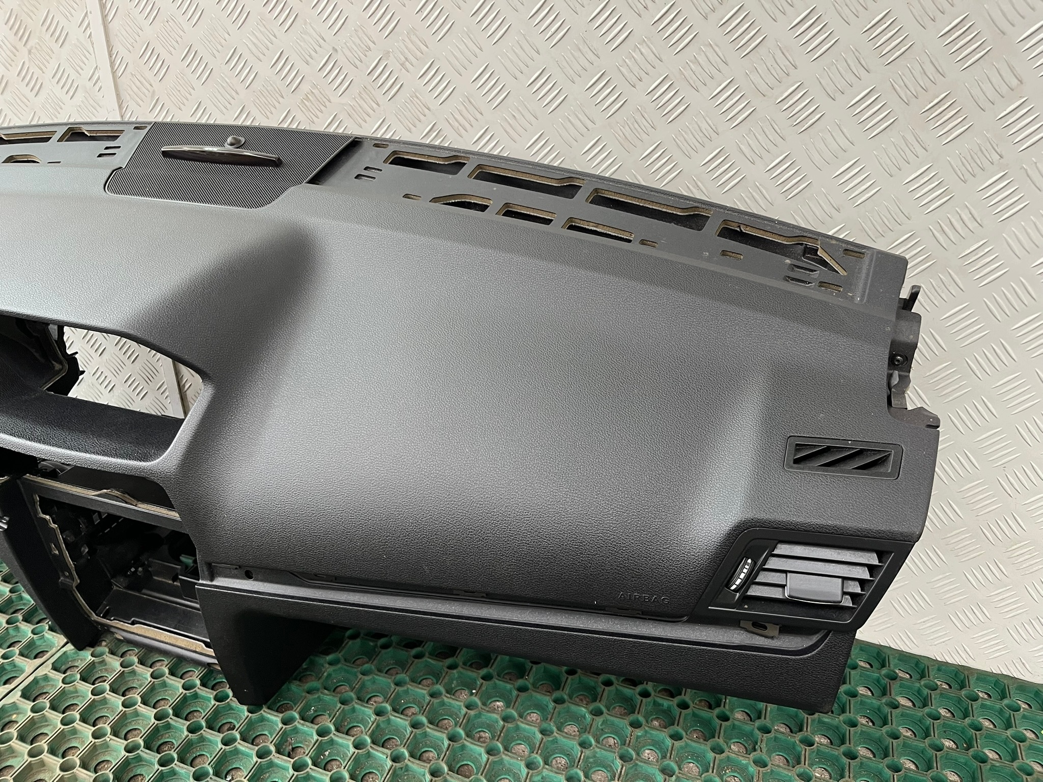 MERCEDES E-KLASA W207 09-16 dashboard instrument panel console A2076800087 EUROPA