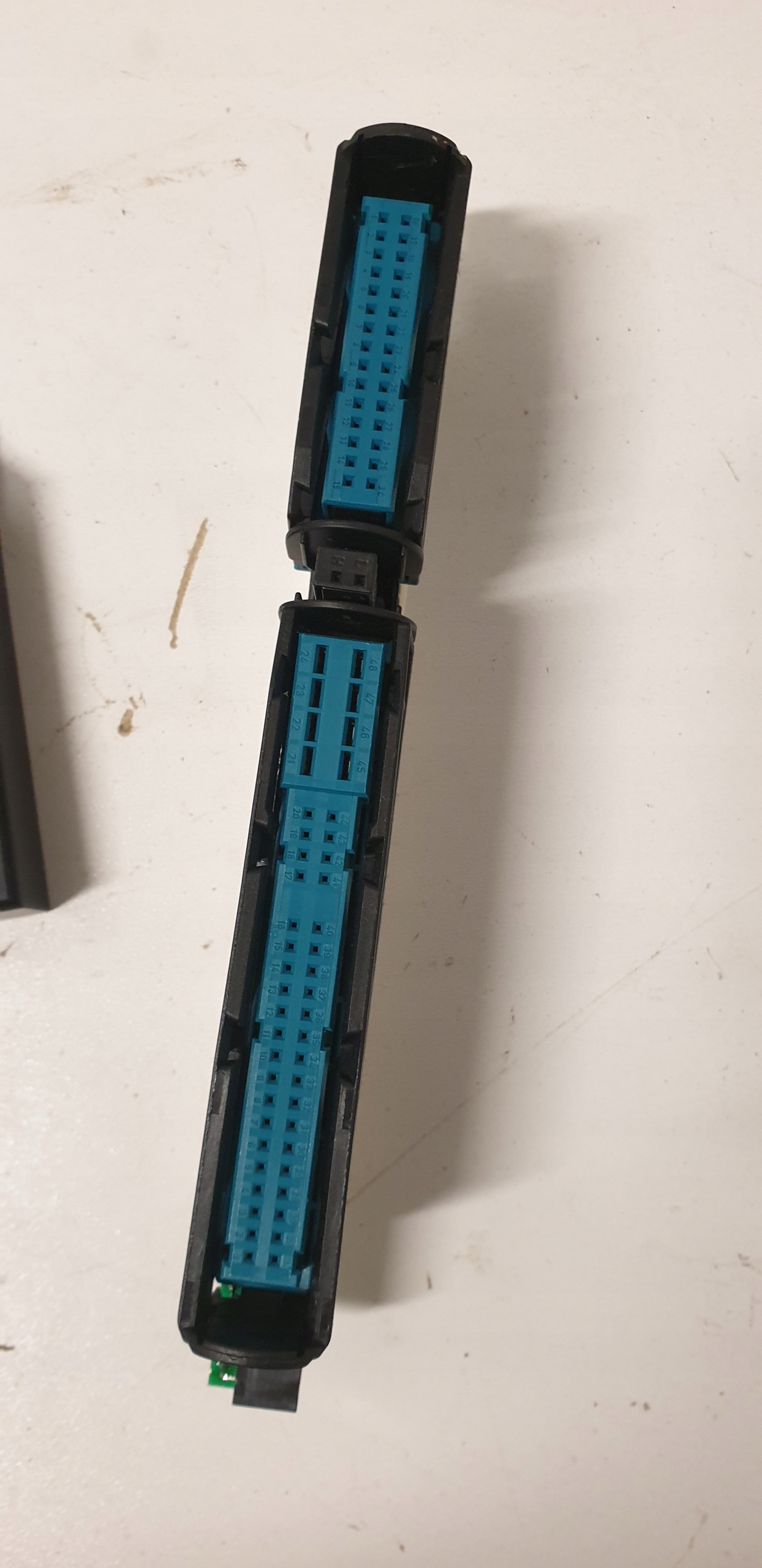 ELEKTRONICZNE OPUSZCZANIE ZAWIESZENIA H R Car type Passenger cars