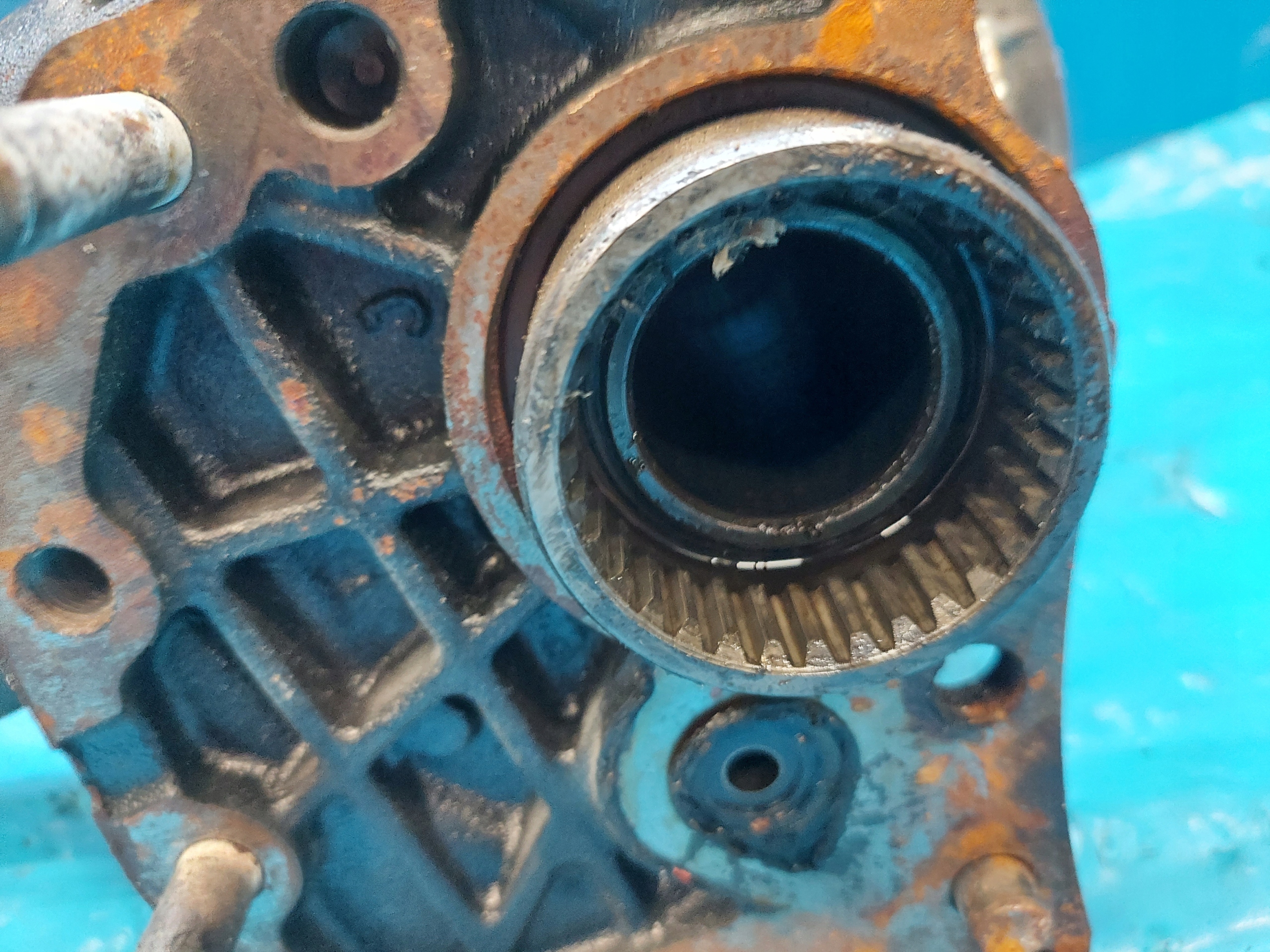 REDUKTOR diff TOYOTA RAV-4 II 2.0 D4D J front