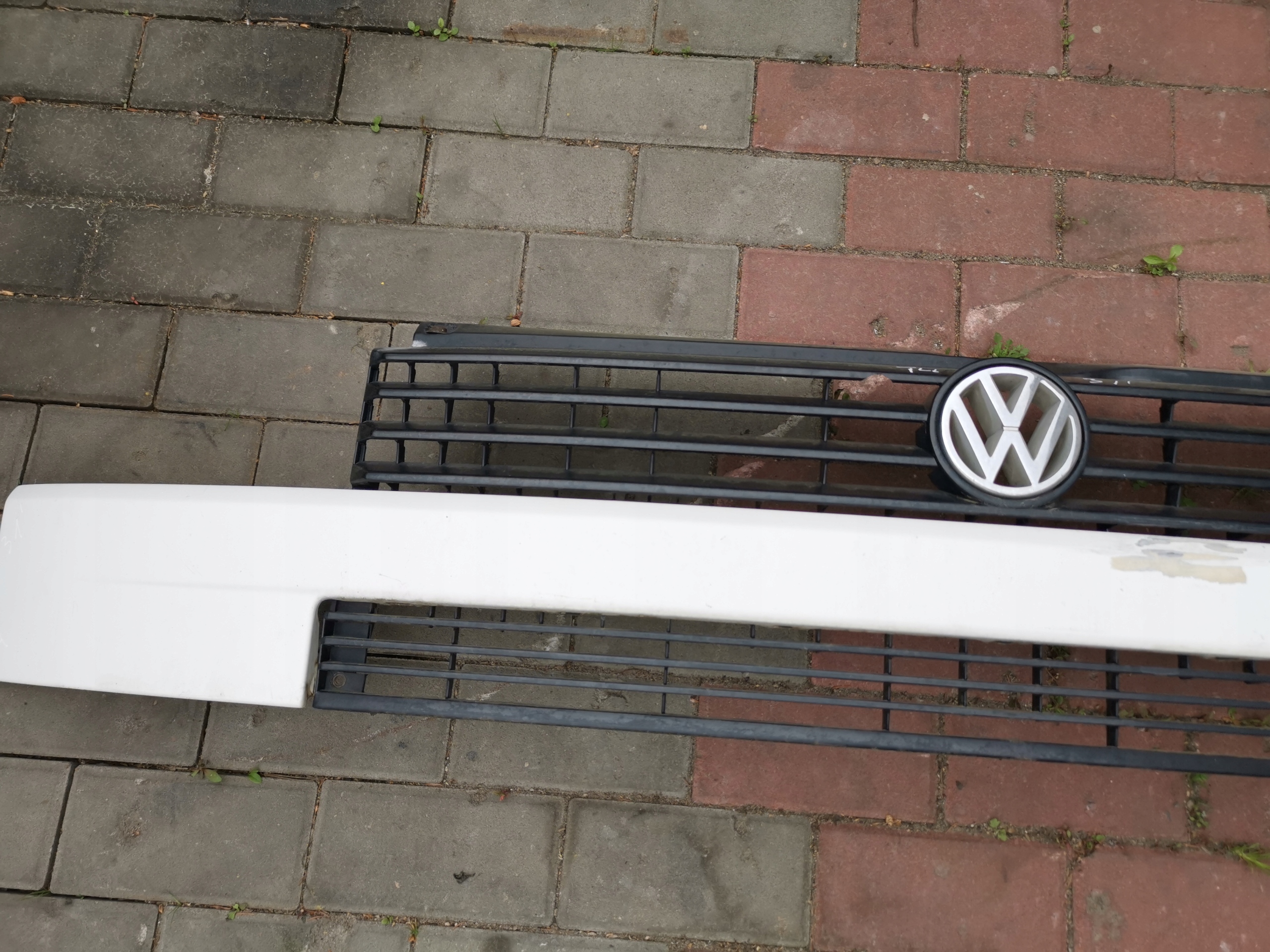GRILL ATRAPA GRIL VW TRANSPORTER T4 Producent części Volkswagen OE