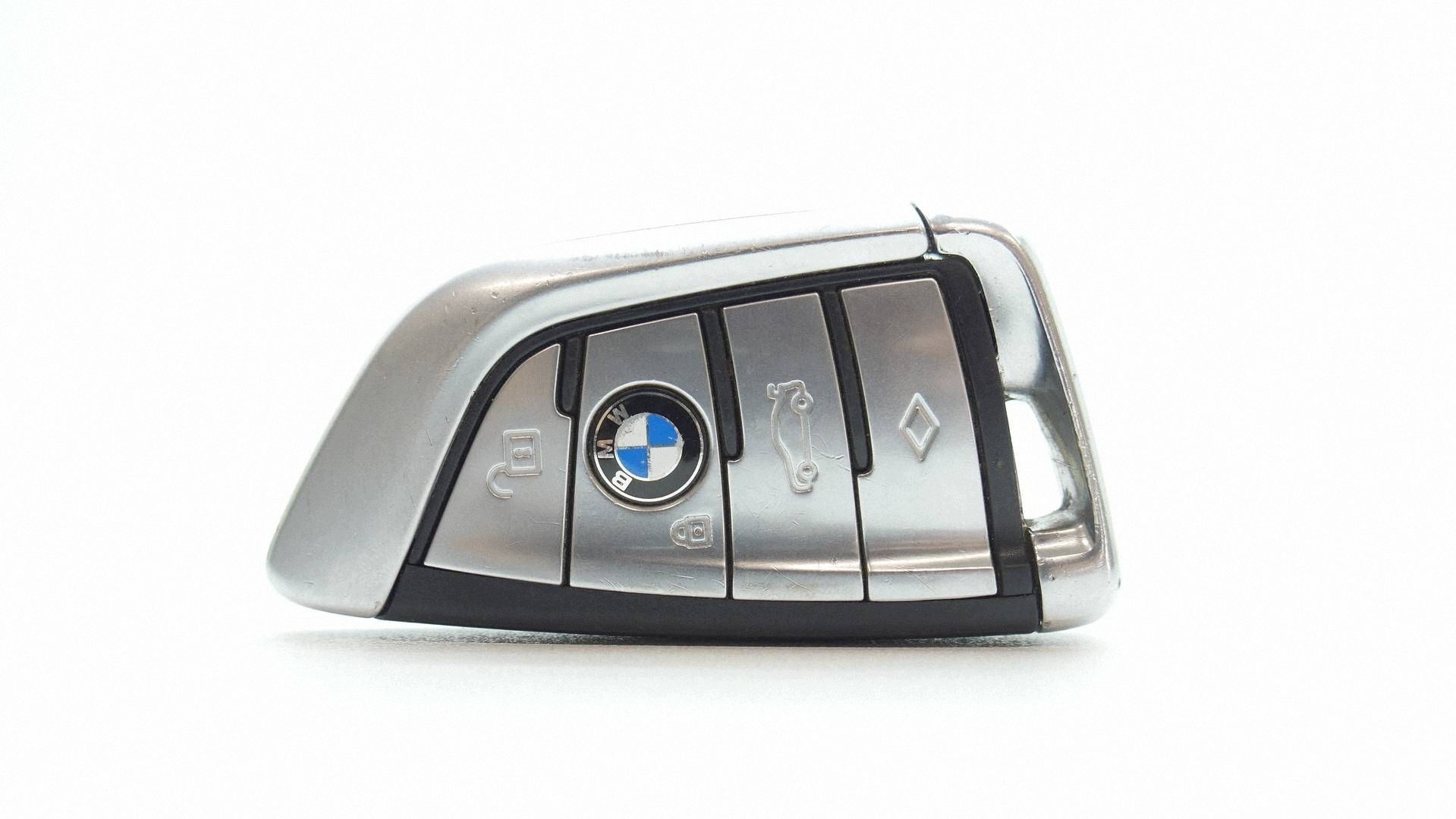 key PILOT BMW M5 G90 8808893