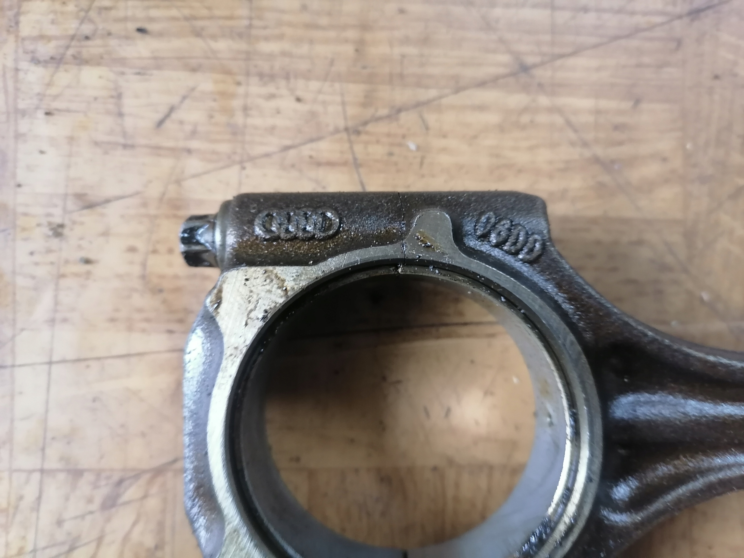 Piston Pistons A4 B7 2,0TFSI 82P41