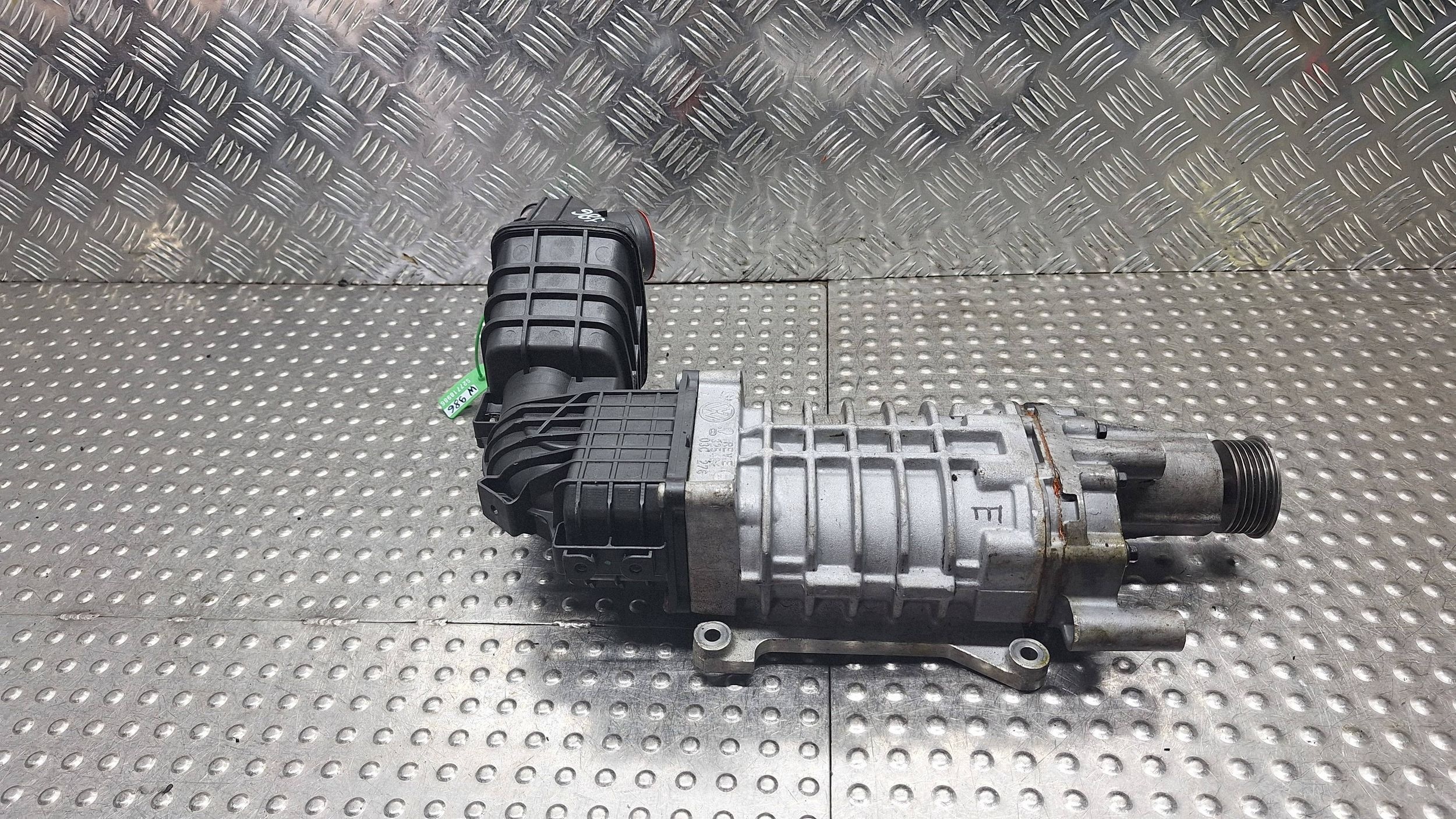 compressor 03C145755J GOLF V A3 8P SCIROCCO III TIGUAN and 1.4 TSI