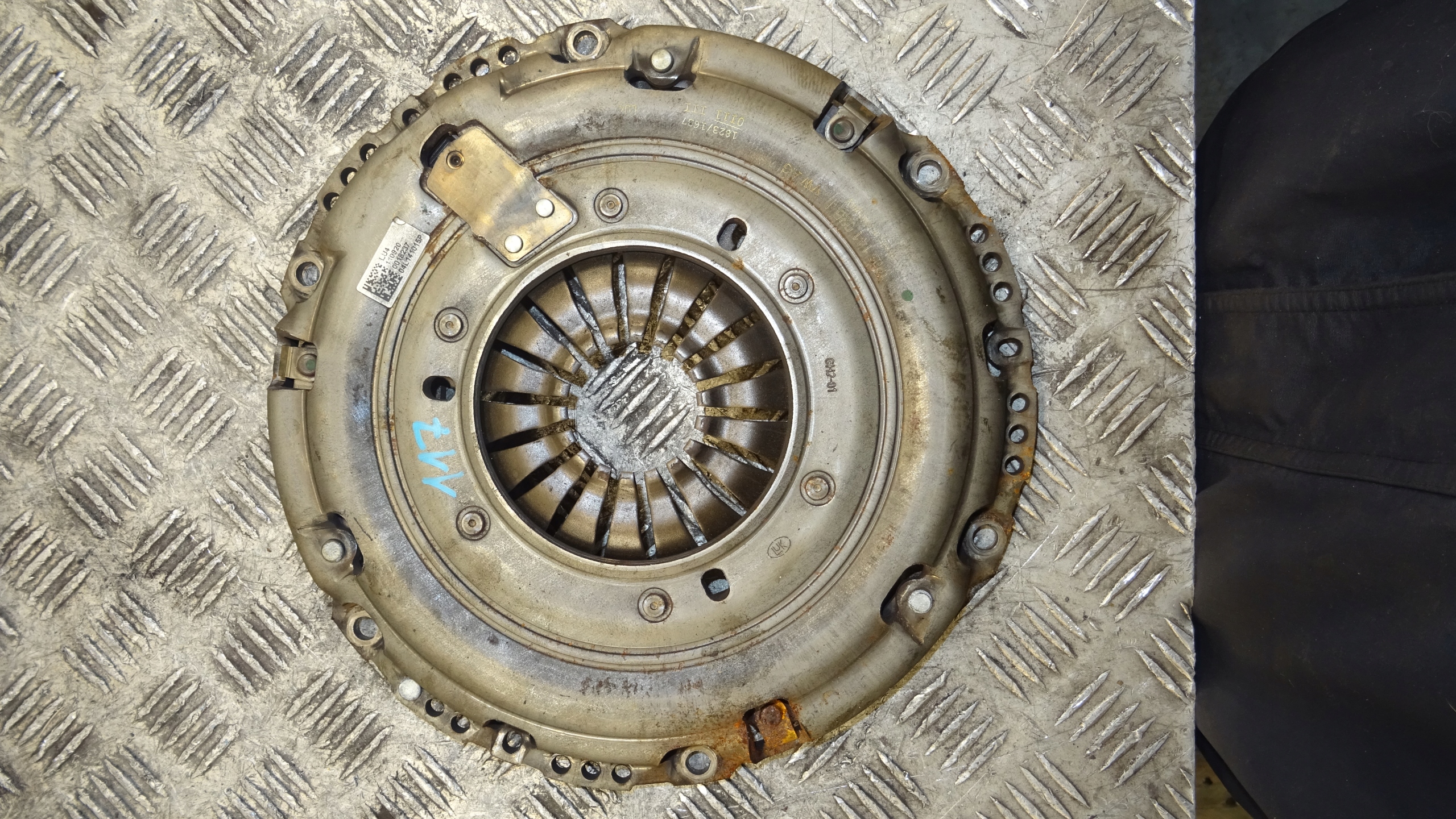 Volkswagen OE 04L141015P Montage Embrayage