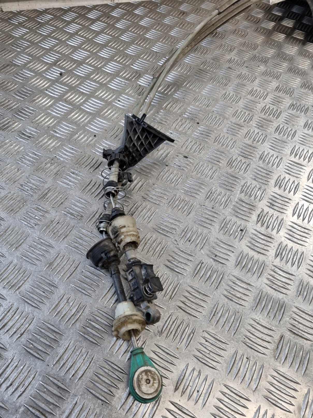 OPEL CORSA E 1.4 schalthebel bowdenzug schalt getriebe 55509034