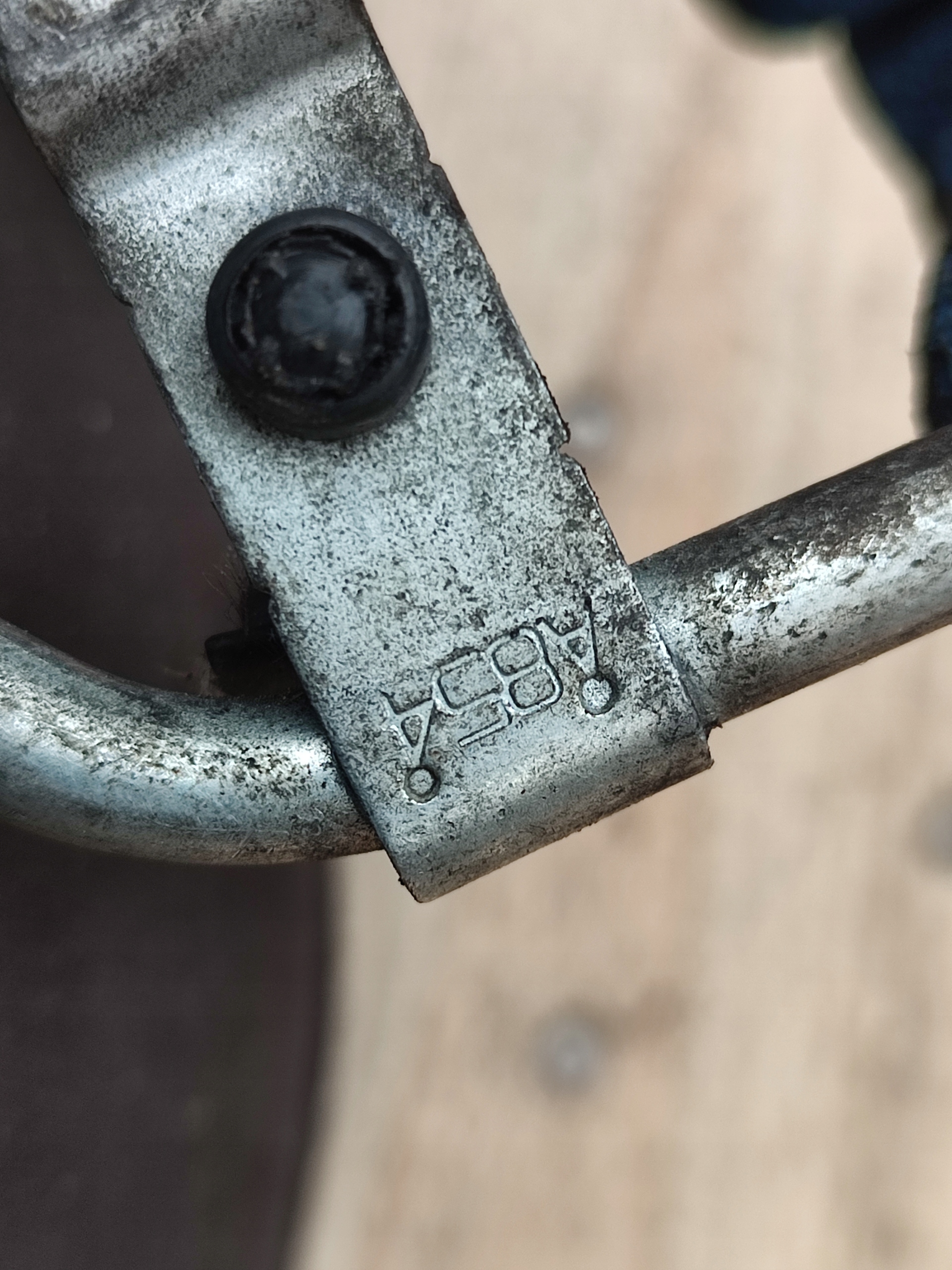 trouba vedení vody Opel A854