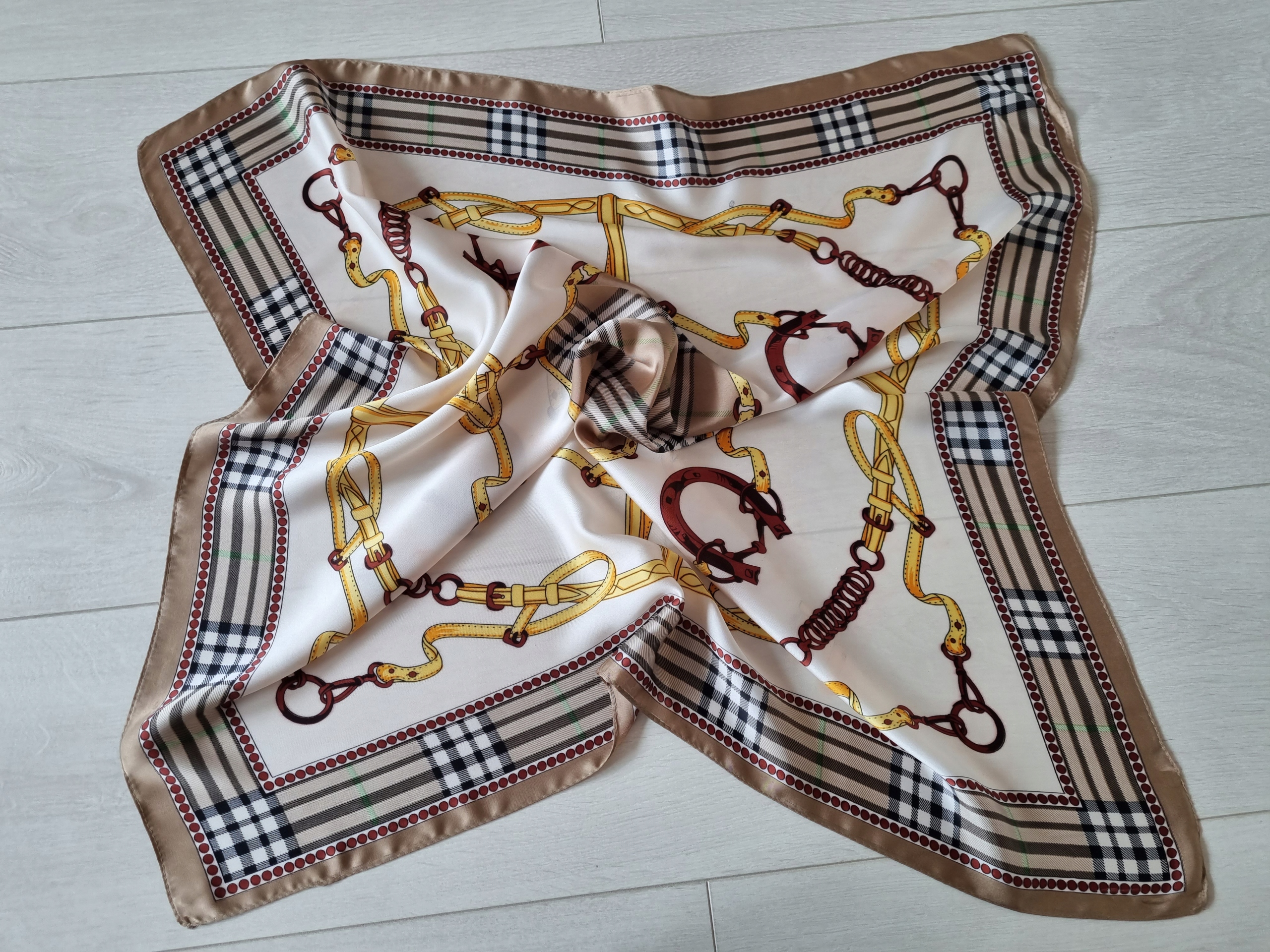 MODNA GAWROSZKA CHUSTA APASZKA SZAL Rodzaj chusta