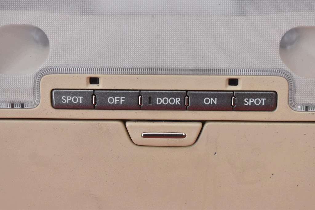light lighting of the interior front 1D111-060G LEXUS LS 4 IV LS600H 06-09