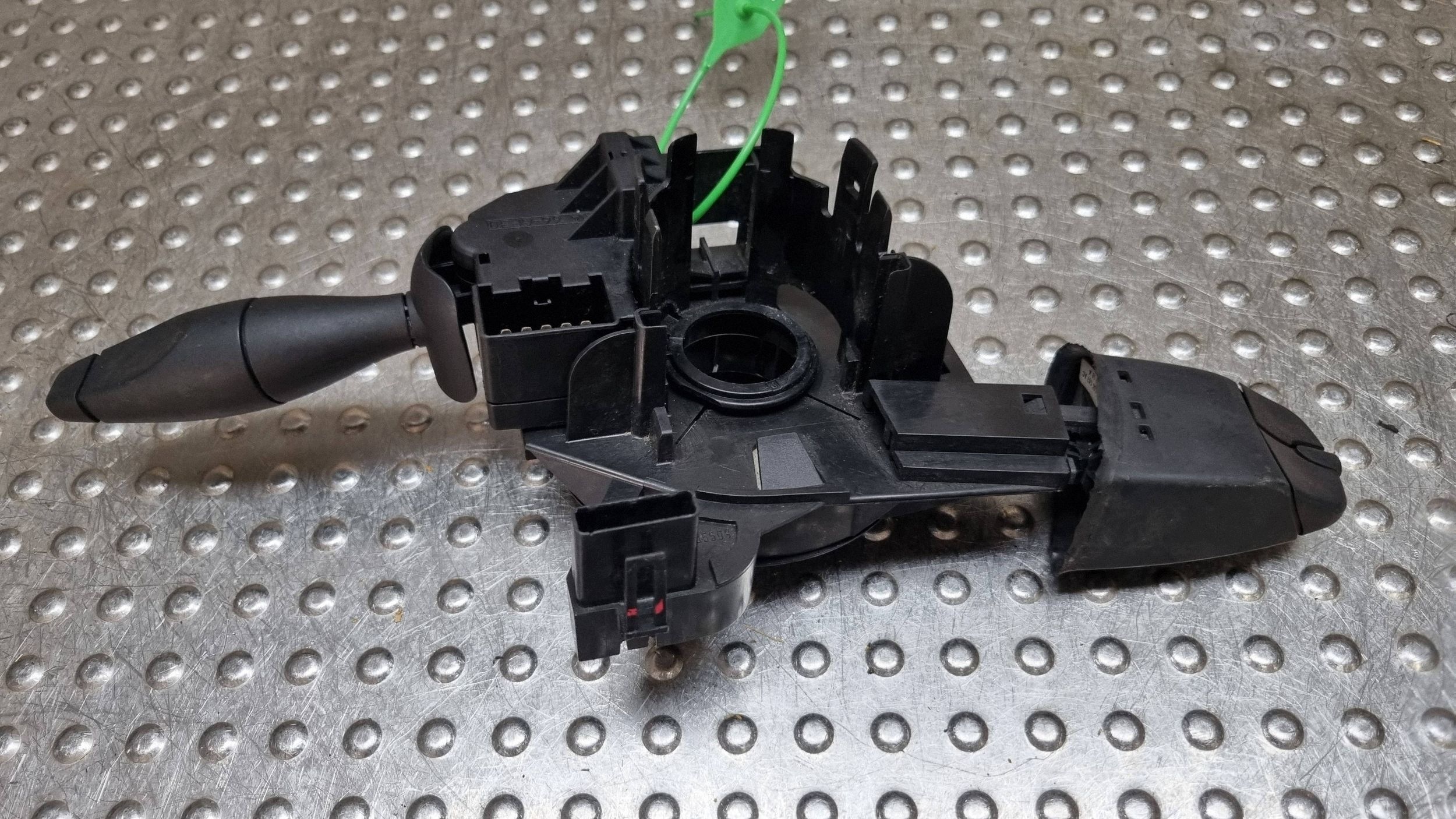 control steering wheel levers and controls ring 98AB-13N064-AG FORD FOCUS MK1