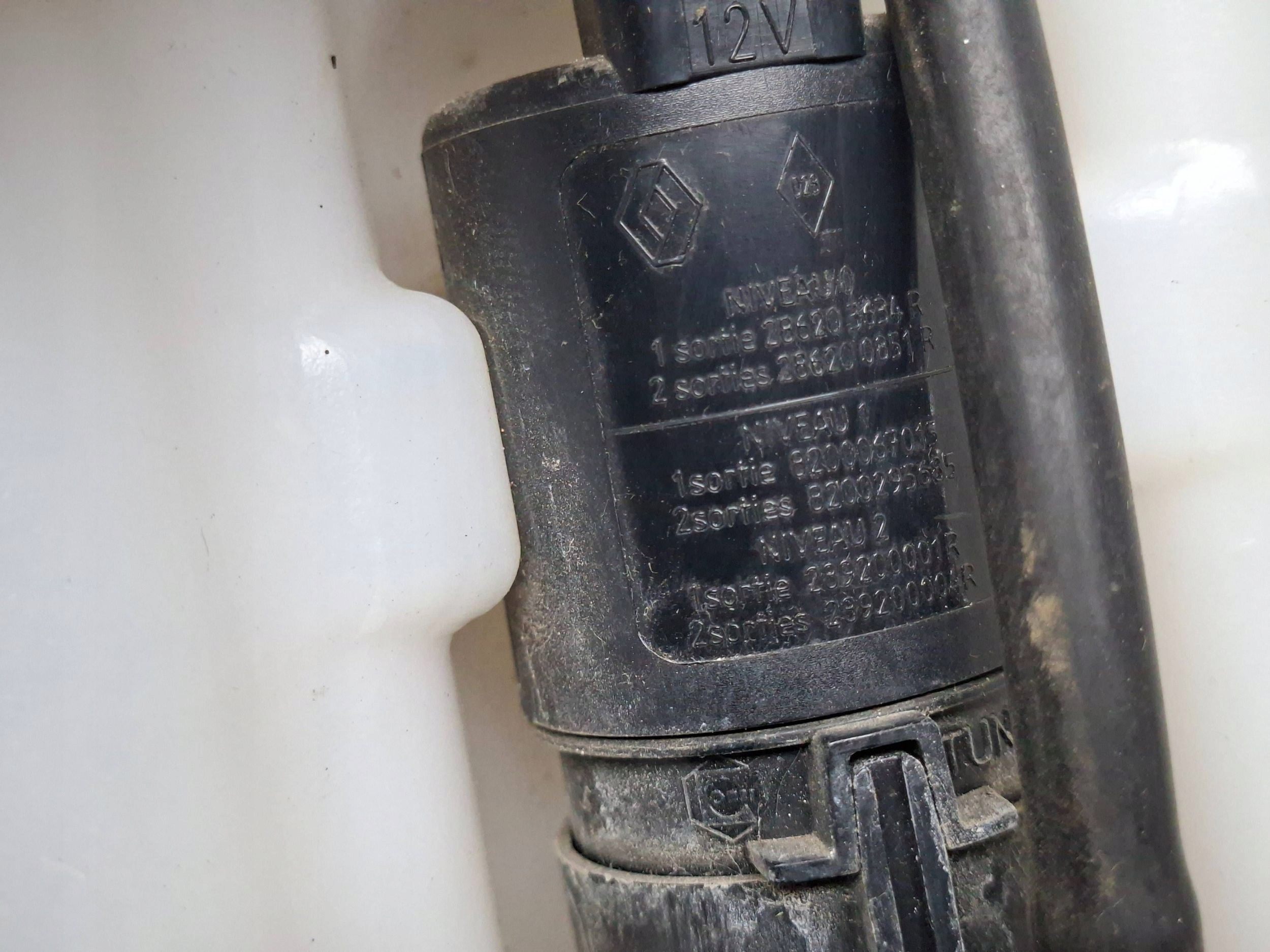 washer fluid tank 289107617R RENAULT TWIZY 2013