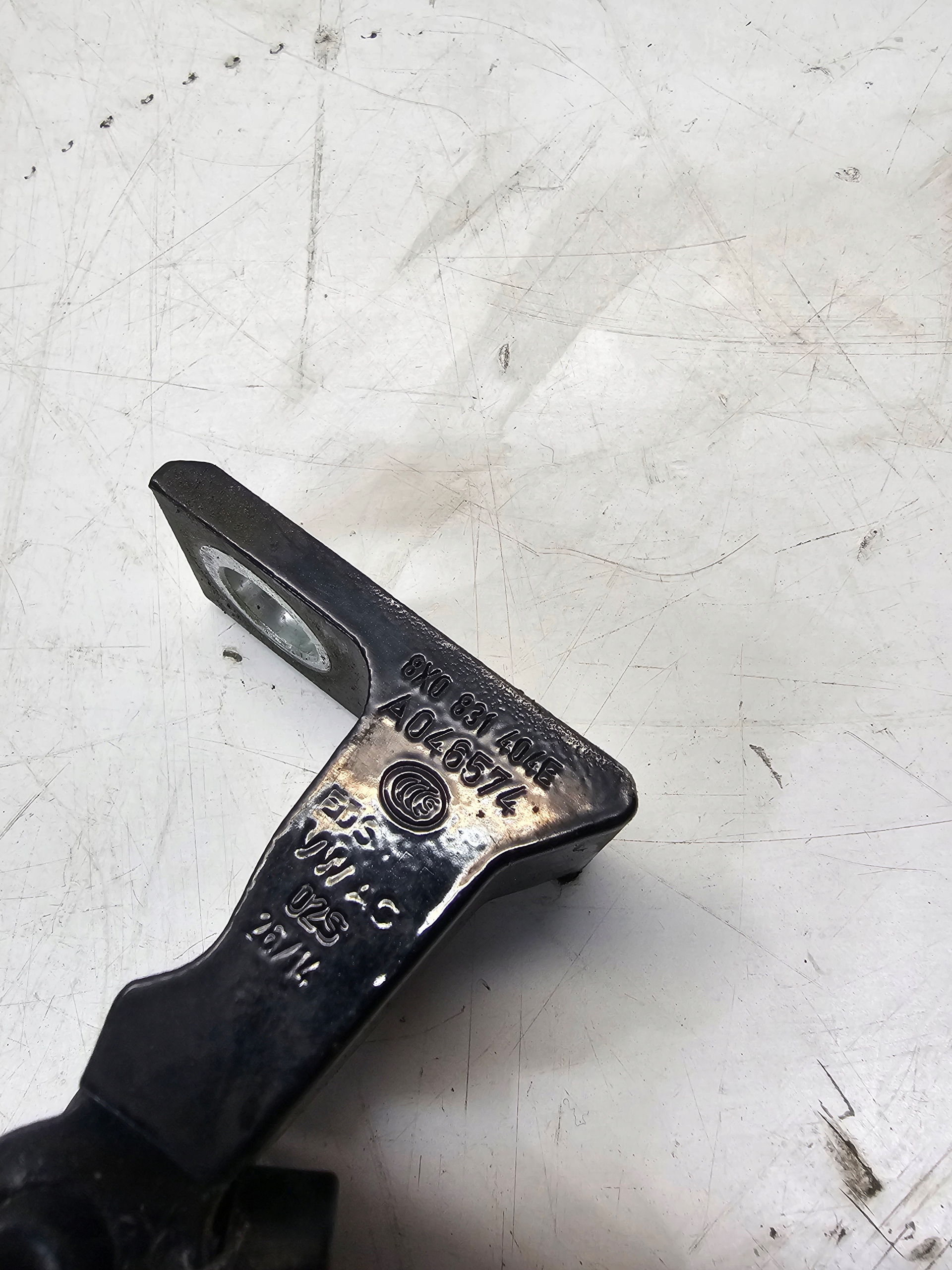 hinge door right AUDI A1 8X Q3 8U A3 8V 8X0831404E