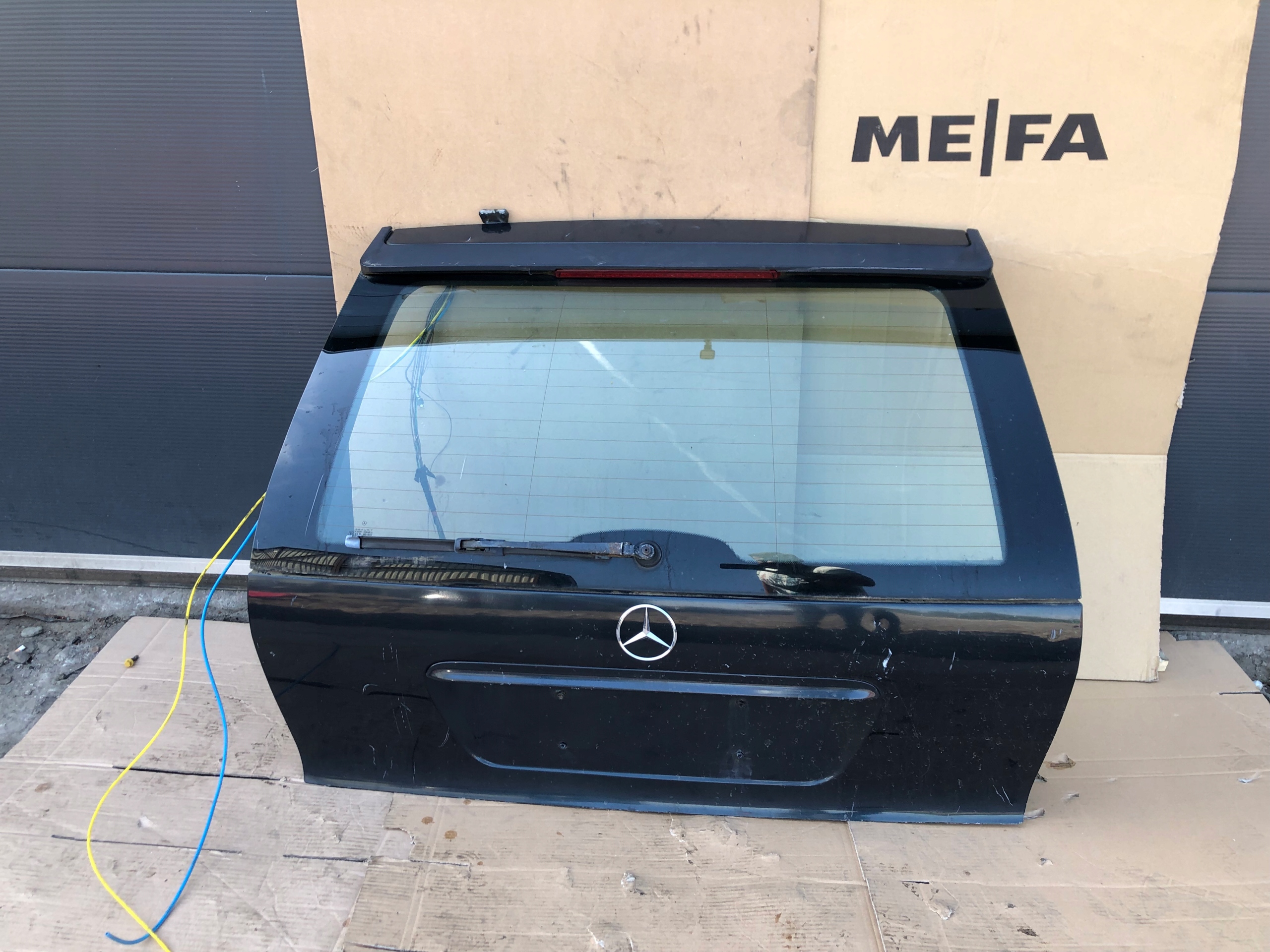 KLAPA TYLNA SZYBA TYŁ MERCEDES-BENZ W202 CKLASA 1993-2001 KOMBI SZARA ZDROW