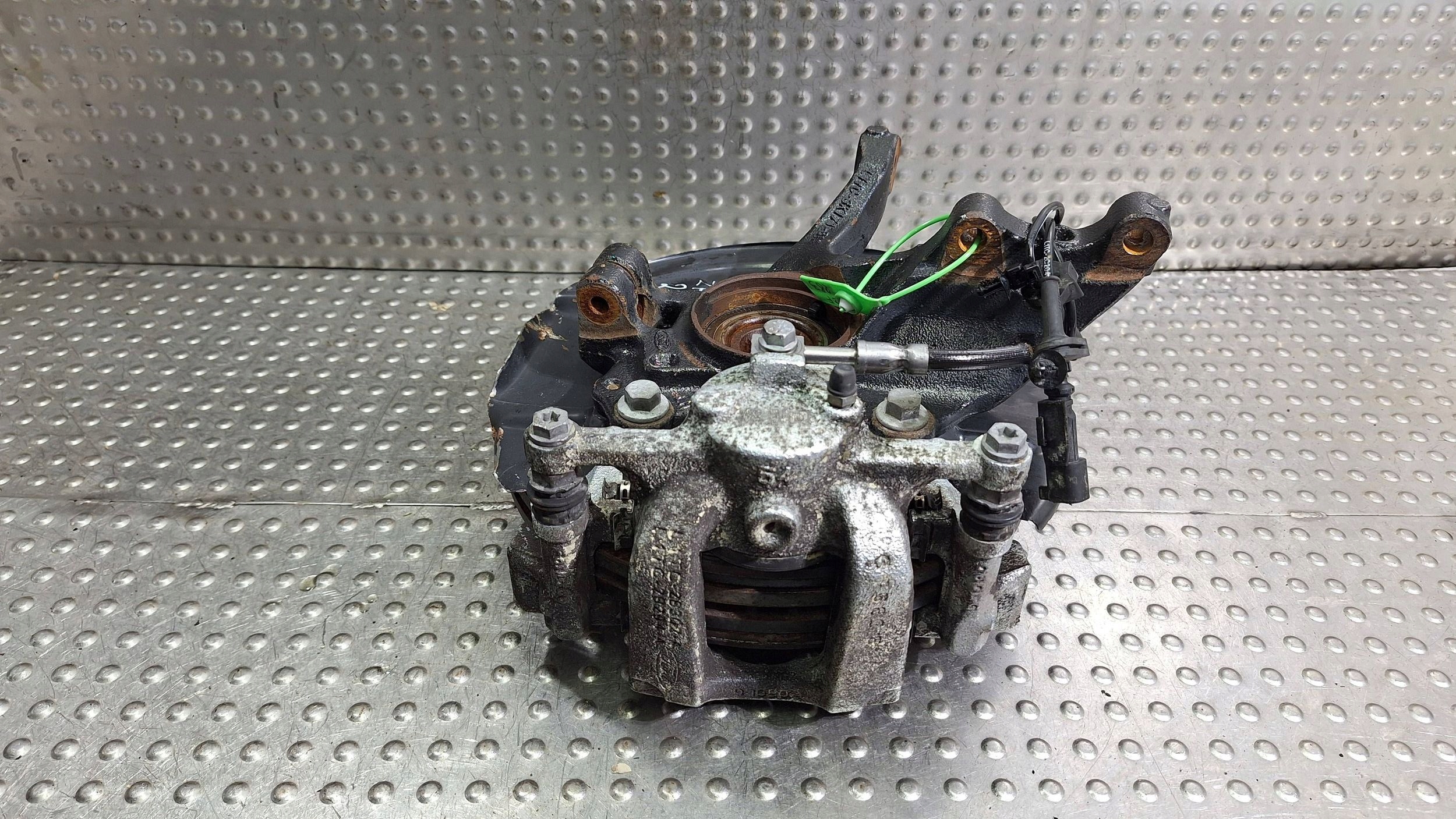 otoč čepu levý předek L1TC-3K171-B1A FORD PUMA MK2