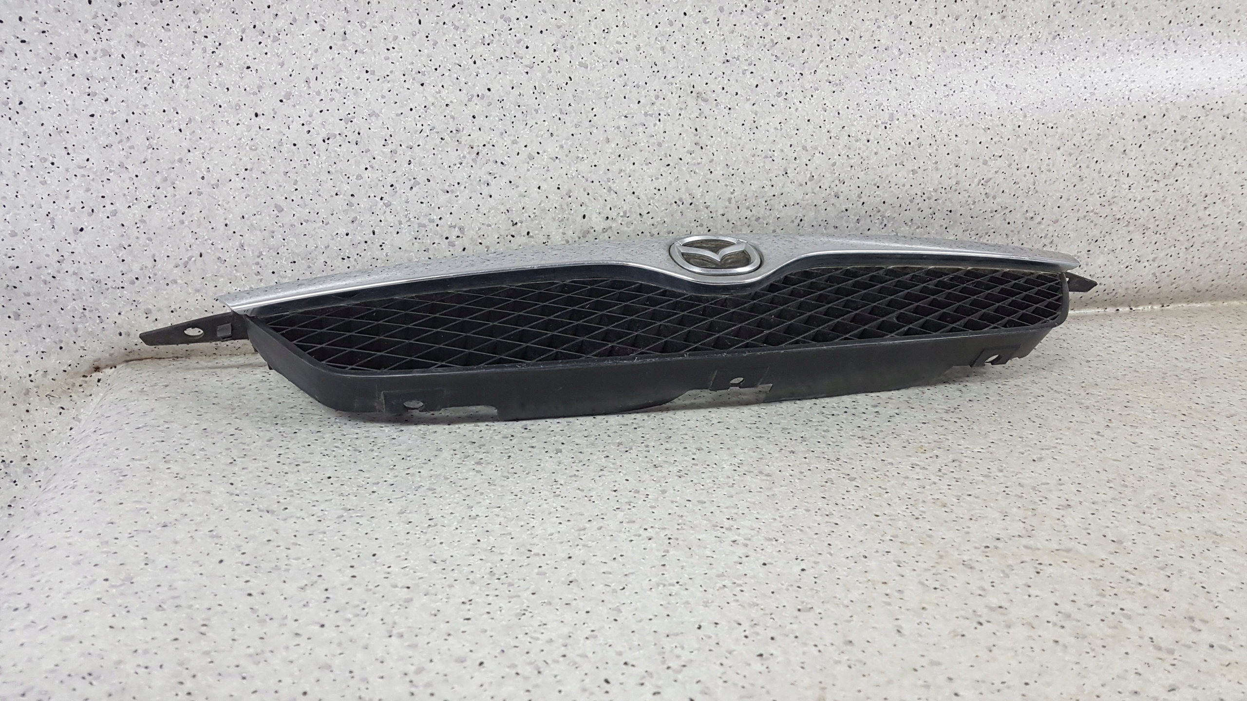 MAZDA 323 BJ 2000- grill grille + grid 2217