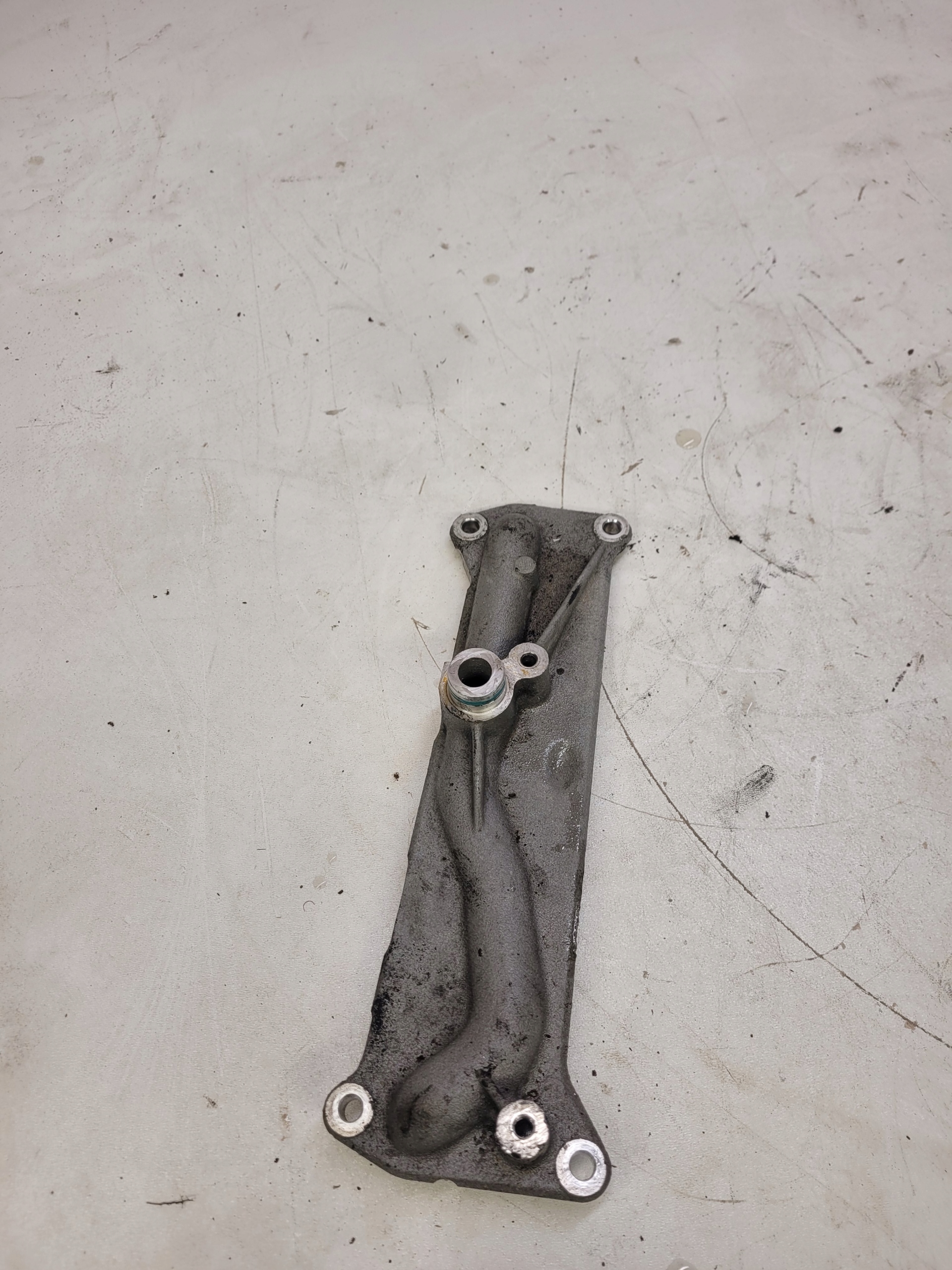 bracket holder EGR AUDI A4 A6 Q7 3.0 059131680D