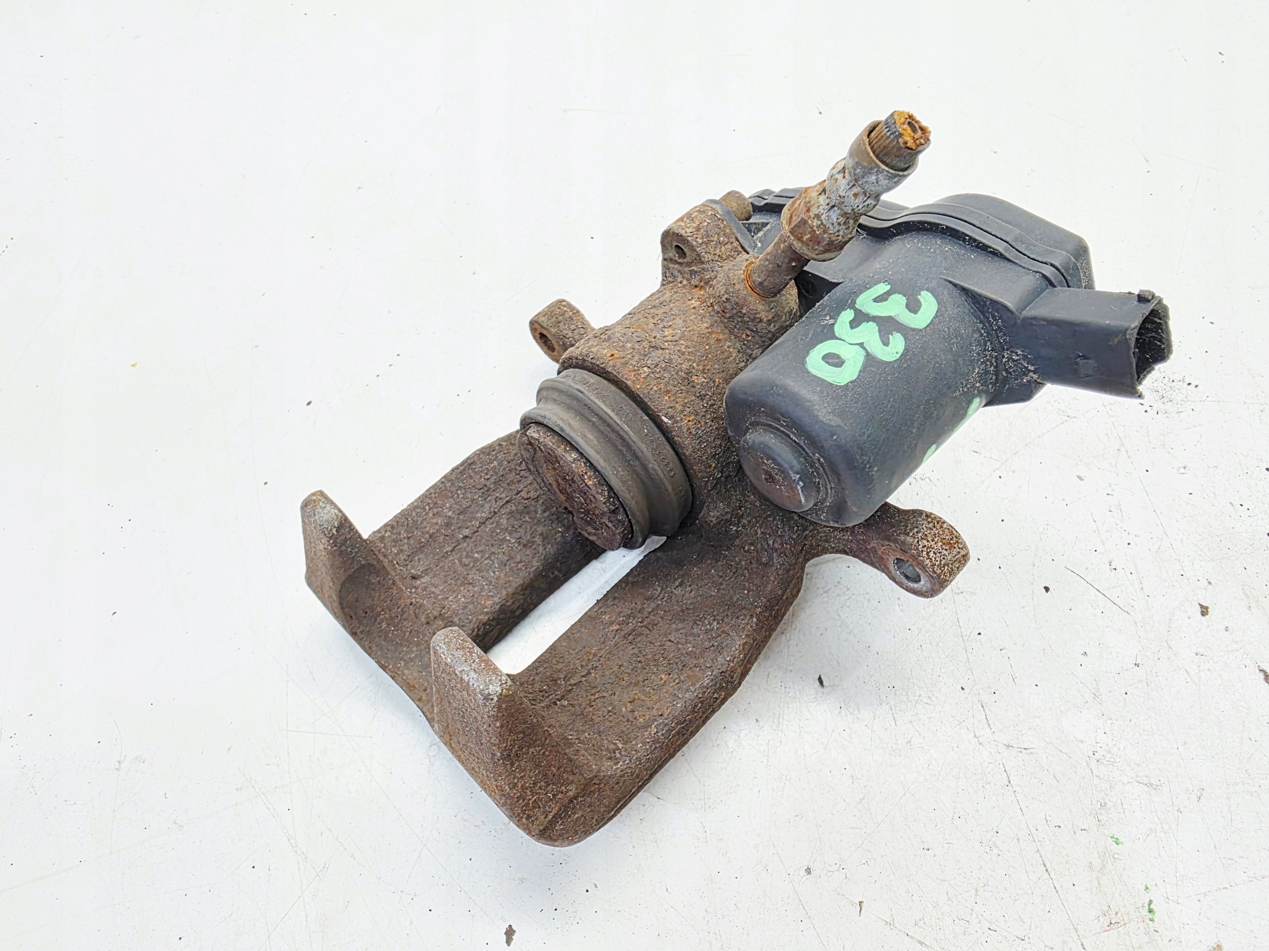 caliper brake electrical right rear part AUDI A4 B8 A5 Q5 below discs 330MM