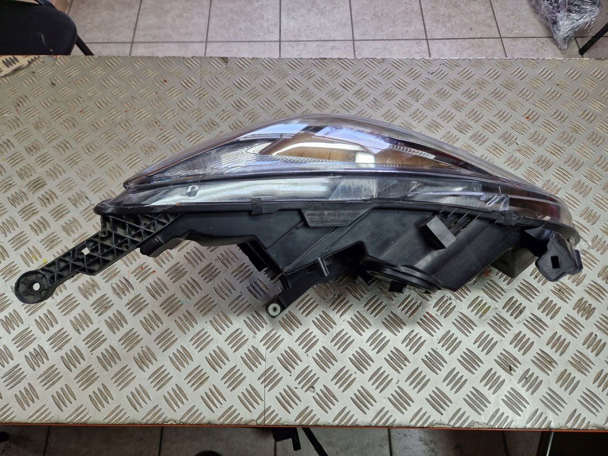 light left front OPEL ASTRA IV GTC CASCADA 12R