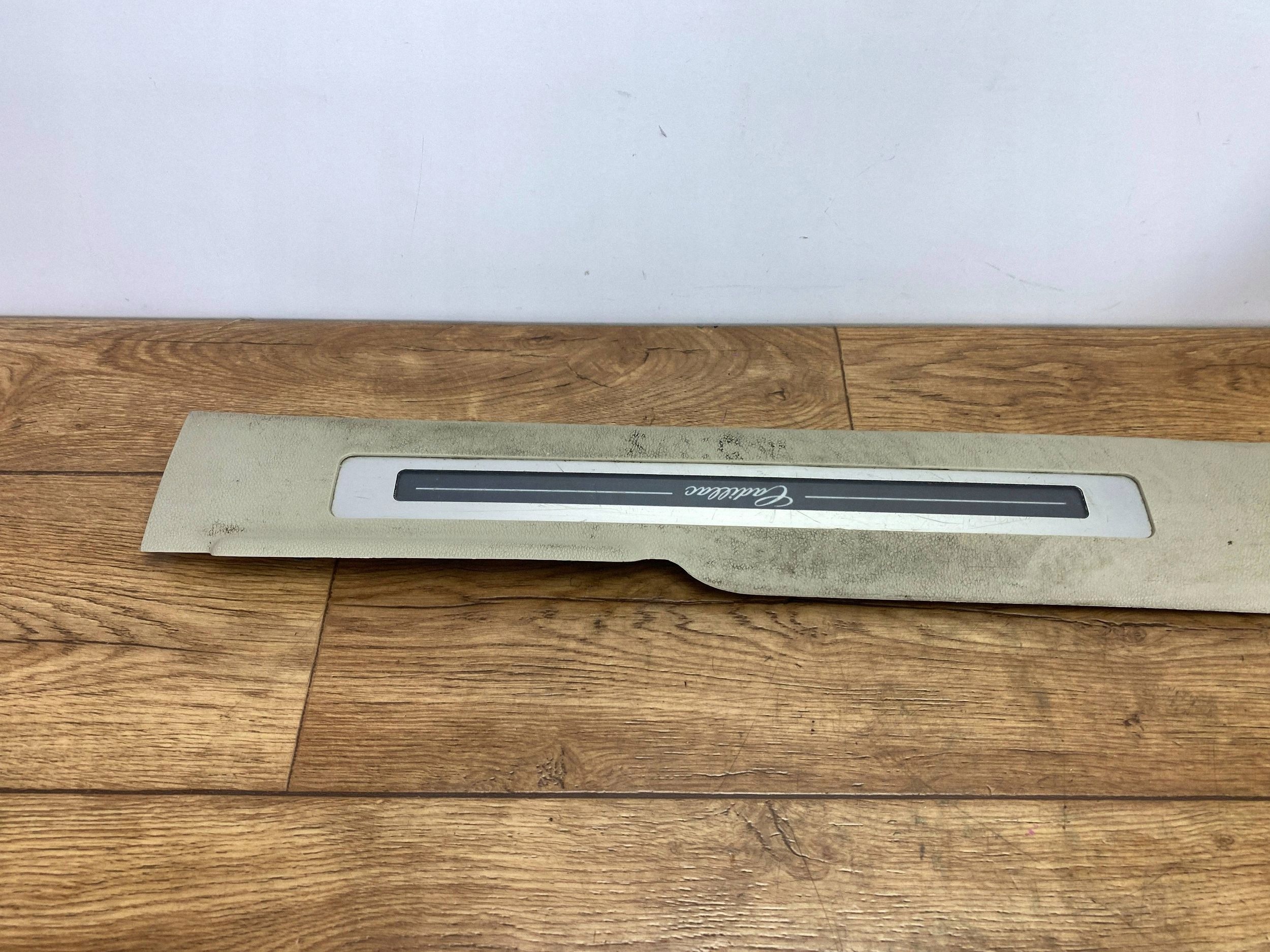 cap cover of the threshold Cadillac Escalade IV 2015+