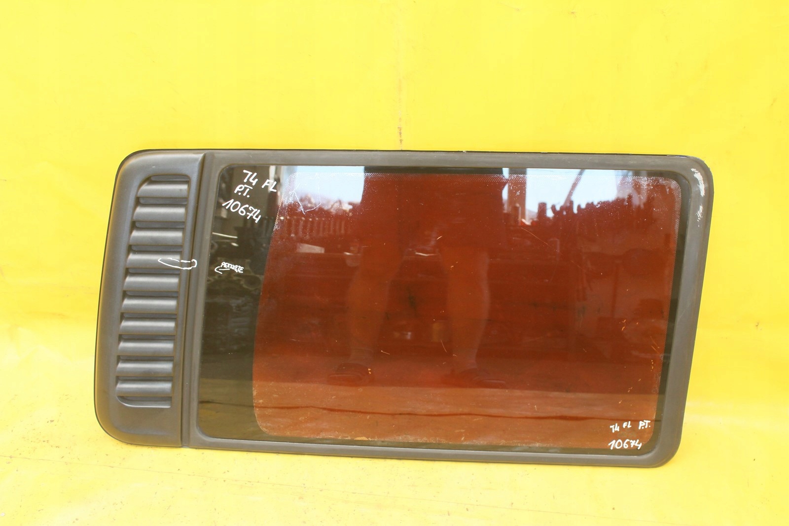 Стекло правое заднее TRANSPORTWER T4