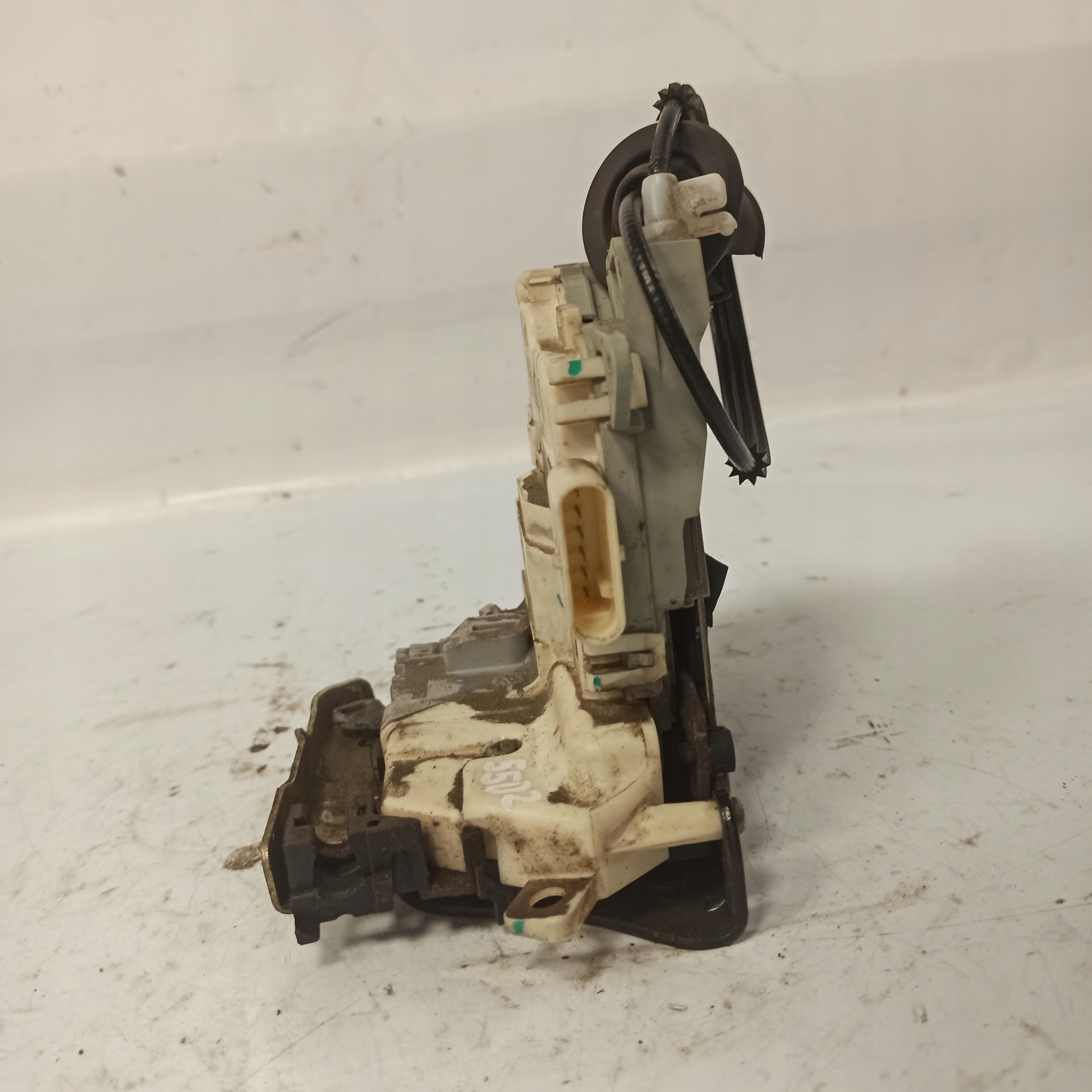 Audi A4 B8 замок 6 8K0839016C