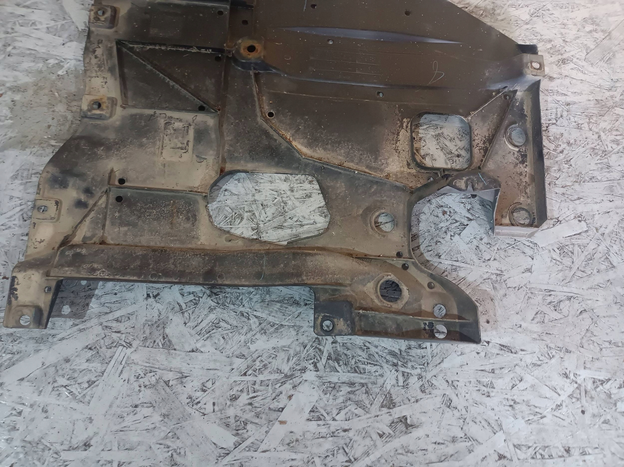 cover chassis front left Mazda 3 III 2014 BJS756122