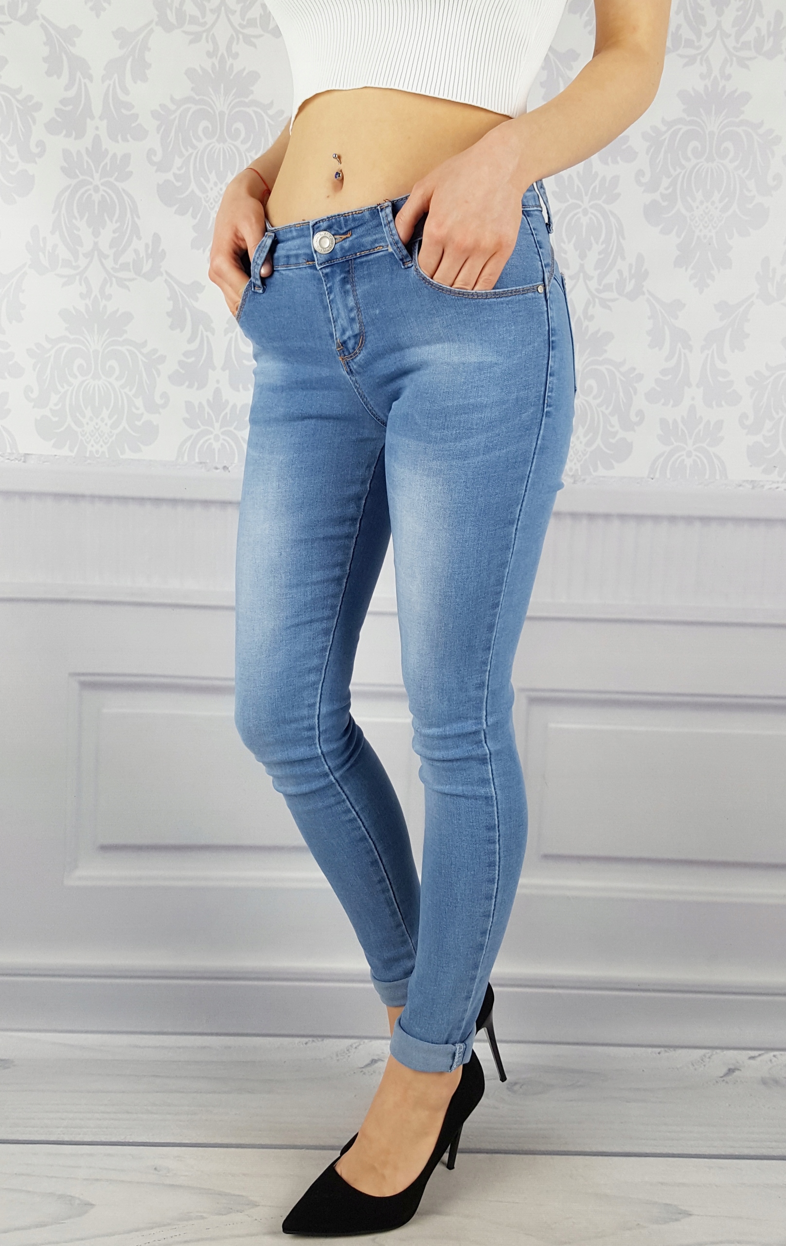 DAMSKIE SPODNIE JEANSOWE DOPASOWANE PUSH - UP Rozmiar 34