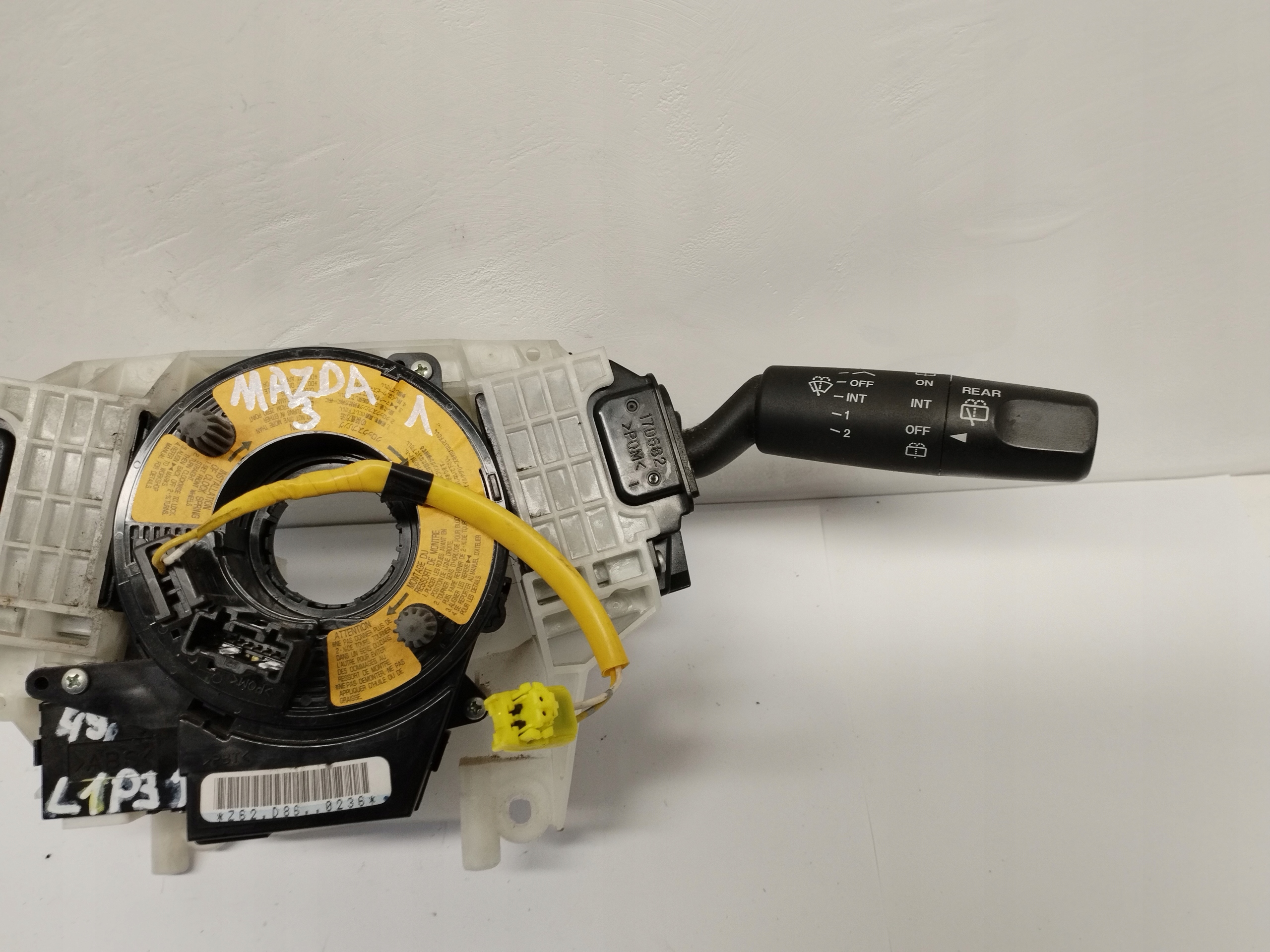 steering wheel levers and controls pajak z ring Mazda BS3M 17G057