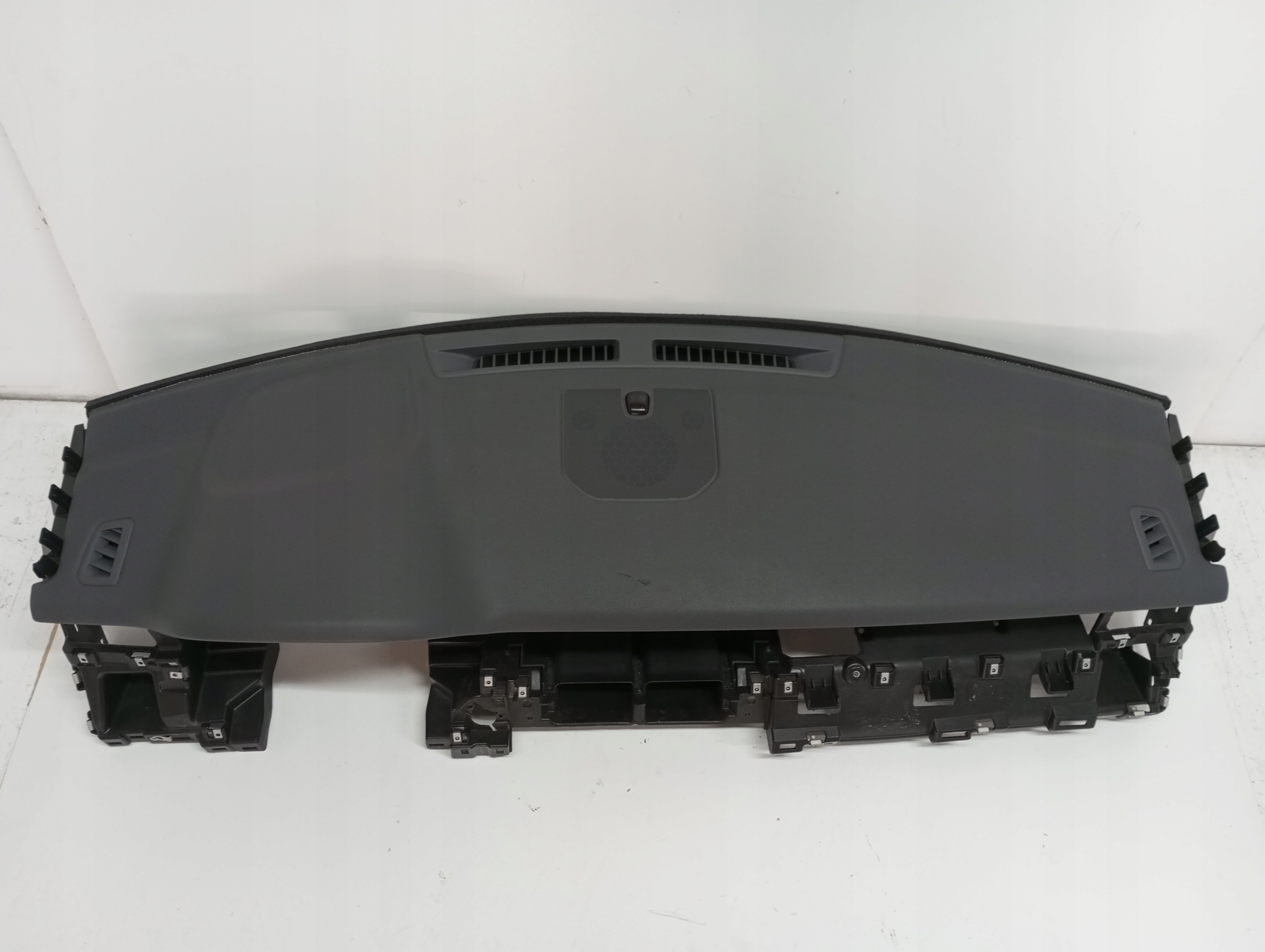 dashboard console pulpit Land Rover Discovery Sport unprotected damag.