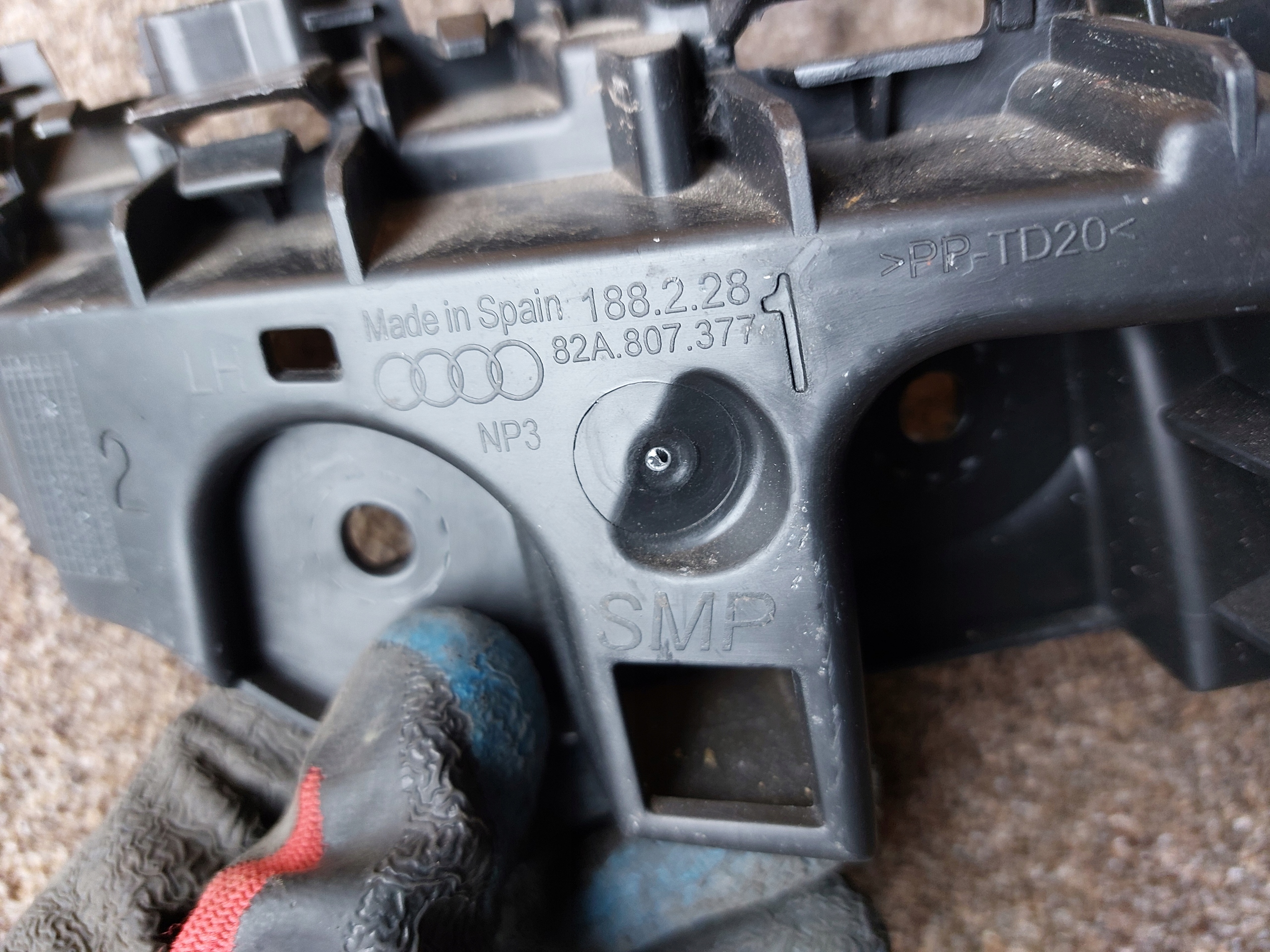 bumper bracket rear part left right AUDI A1 82A 19r