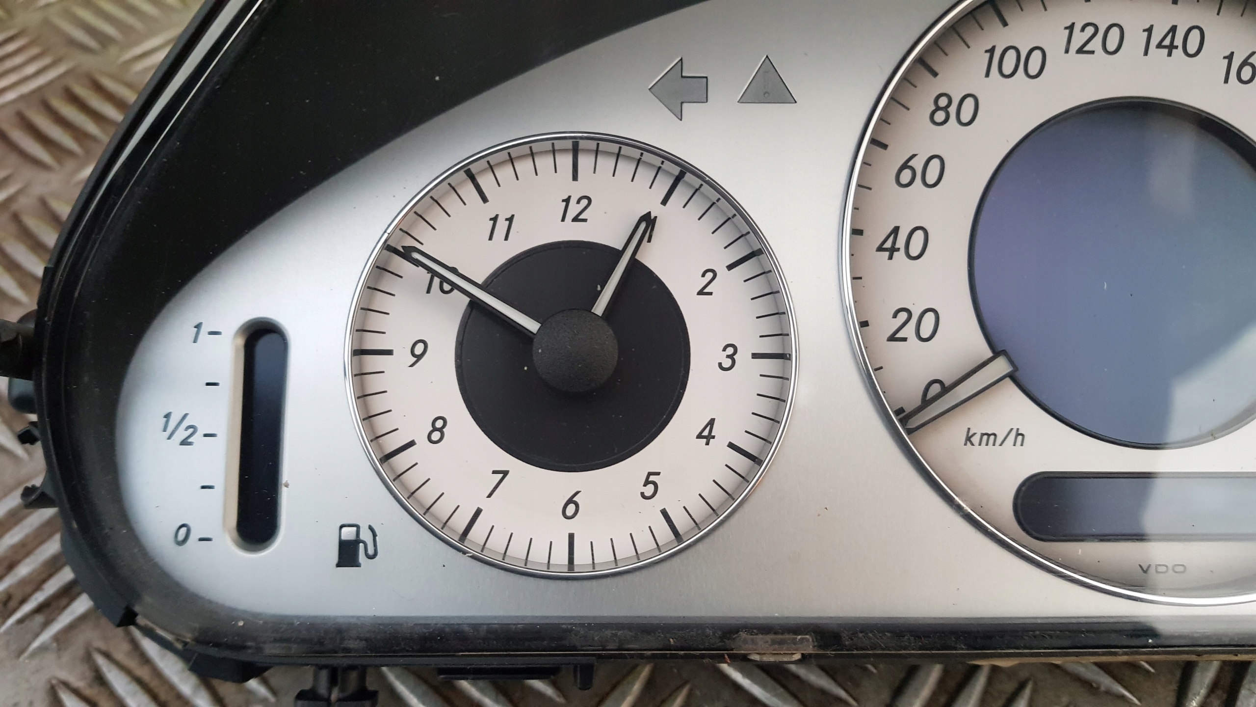 MERCEDES W211 dials clock 2.2 cdi A2115405711