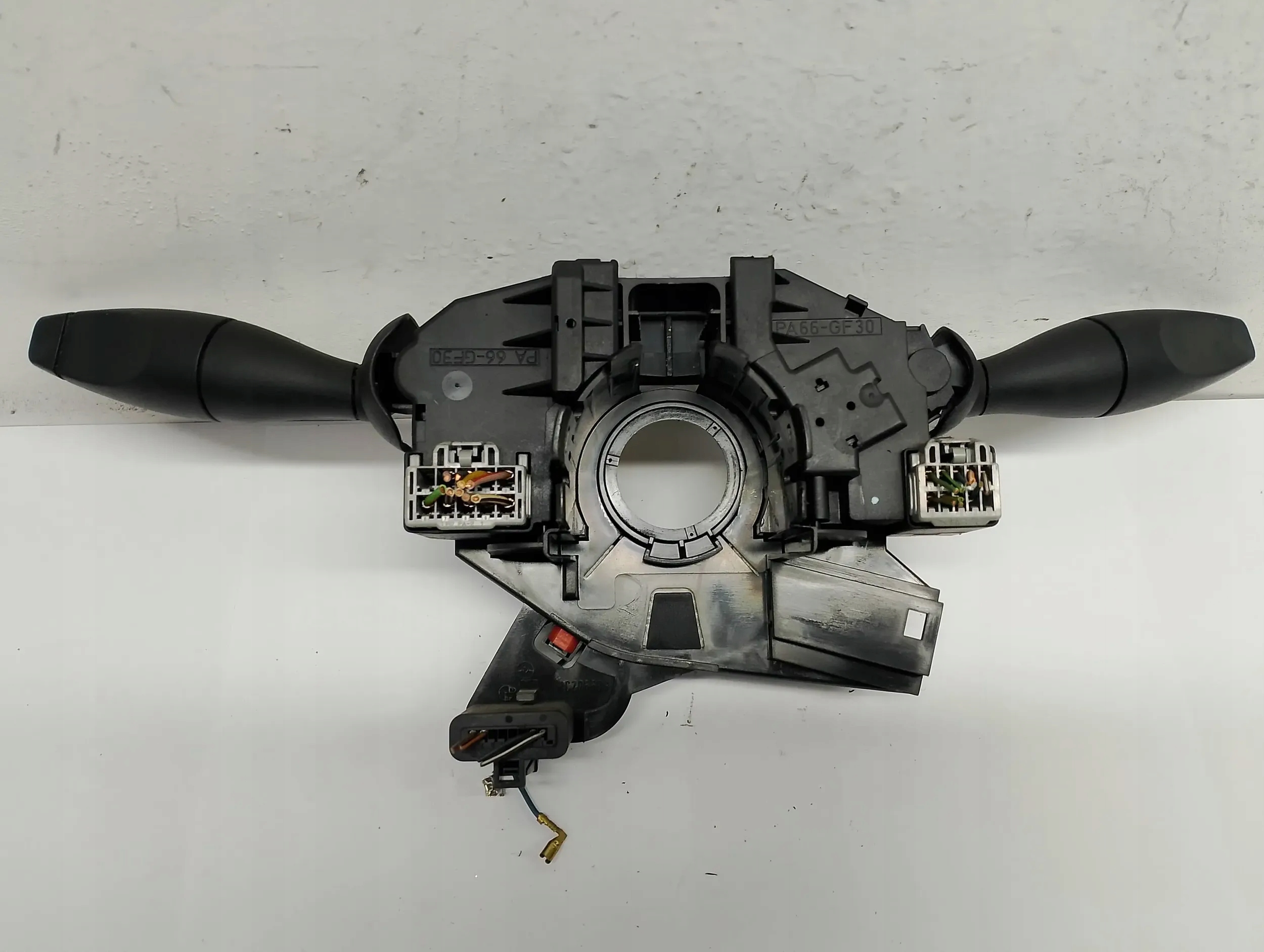 steering wheel levers and controls z ring Ford Focus 1 and 13335AE