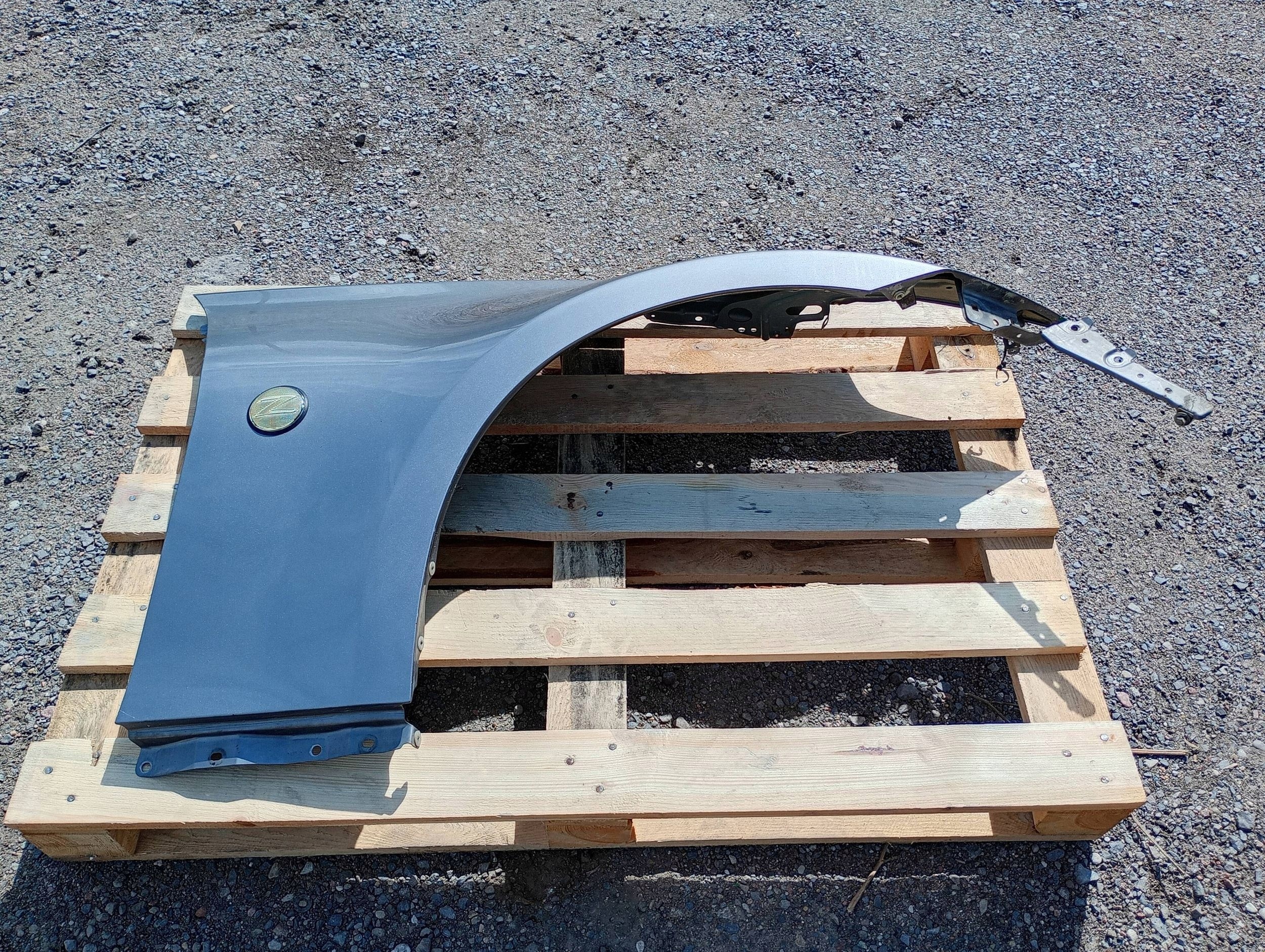 fender right front front right Nissan 370Z 2009