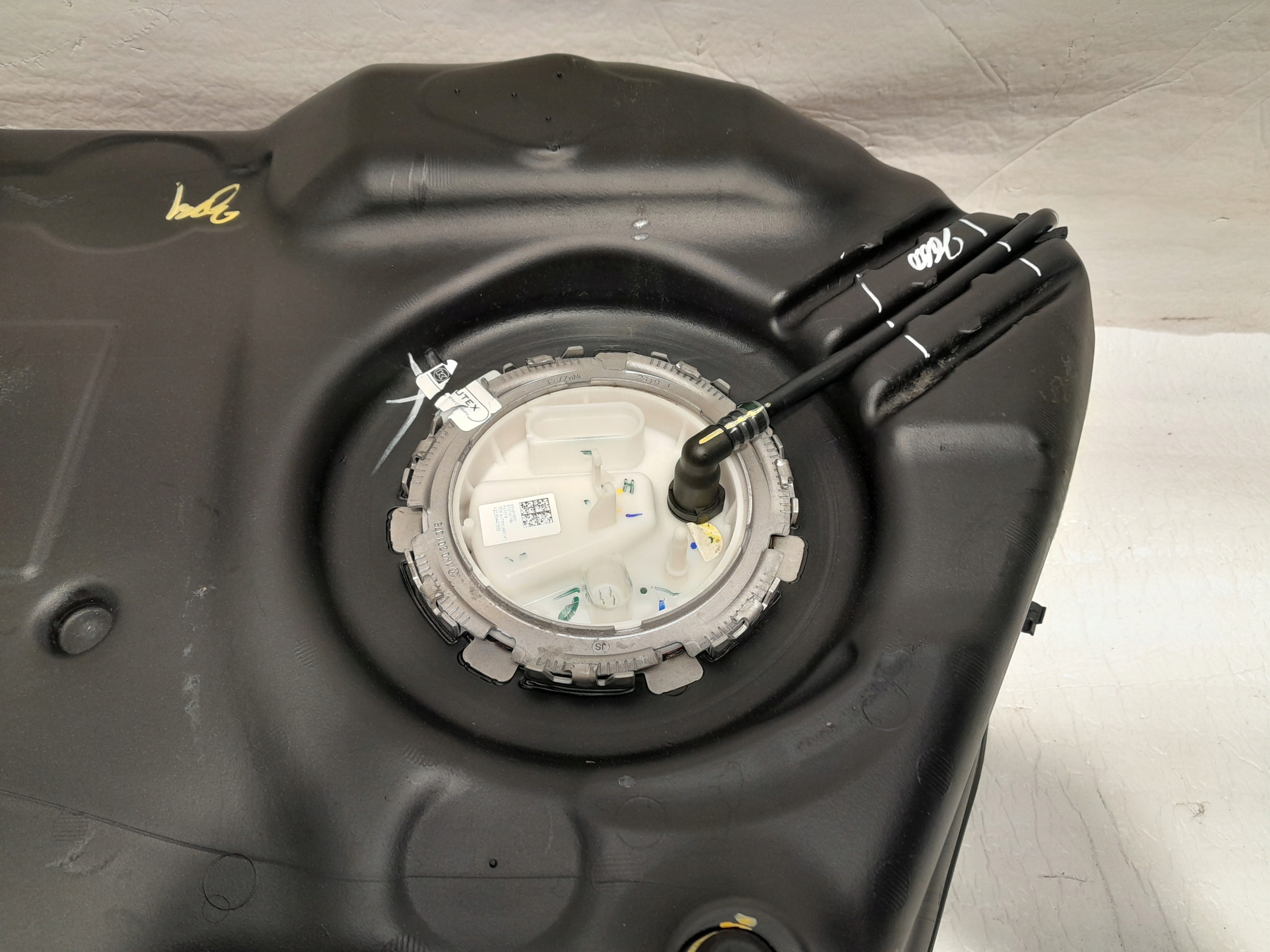 AUDI Q5 80A fuel tank tank complete 80A201021 80A919087