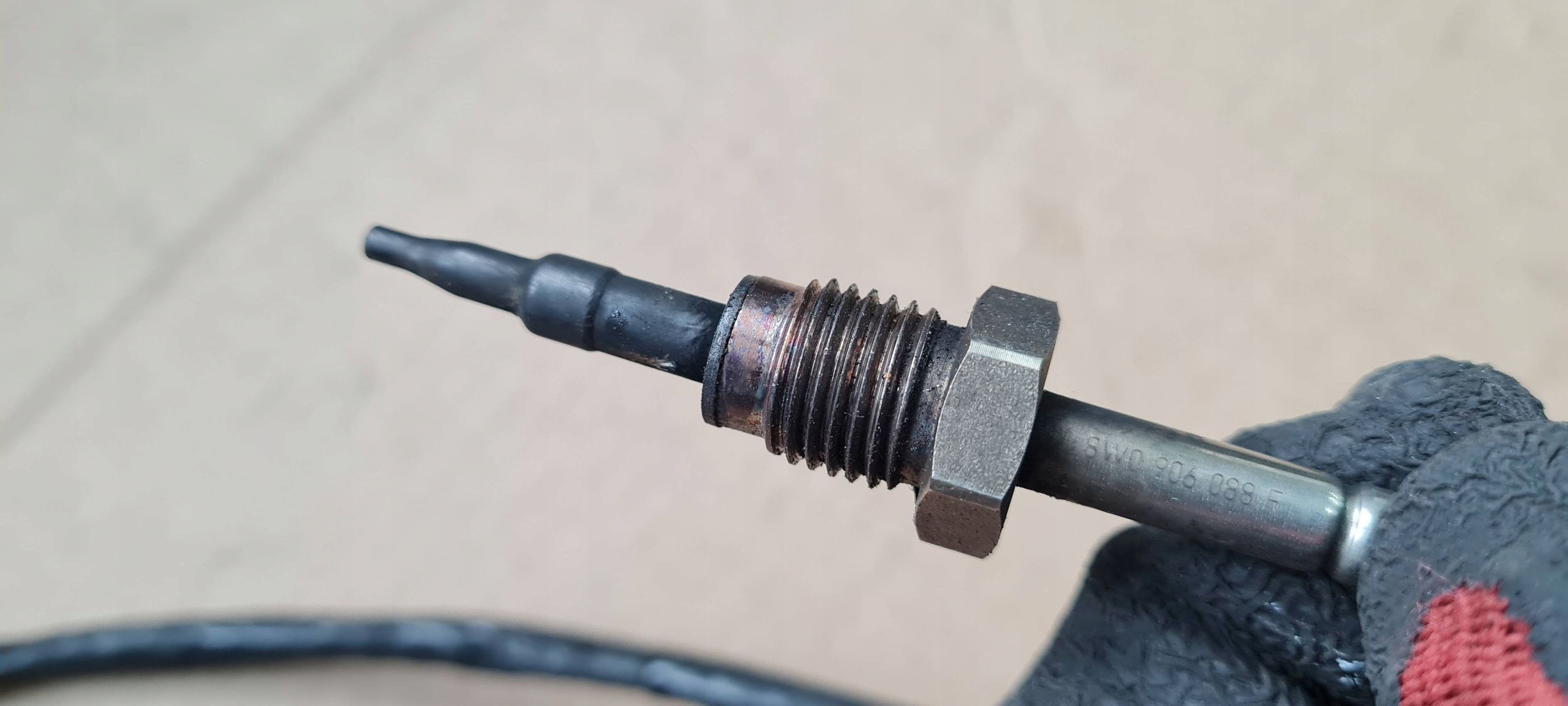 A4 B9 8W Sensor TEMPERATURY 2.0 TDI 8W0906088F A5 8W