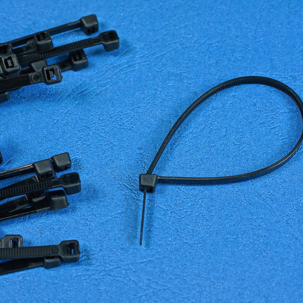 OPASKI OPASKA ZACISKOWA KABLOWA TRYTKI TRYTYTKI MOCNE 3,6MM/150MM 50szt Szerokość 3.6 mm