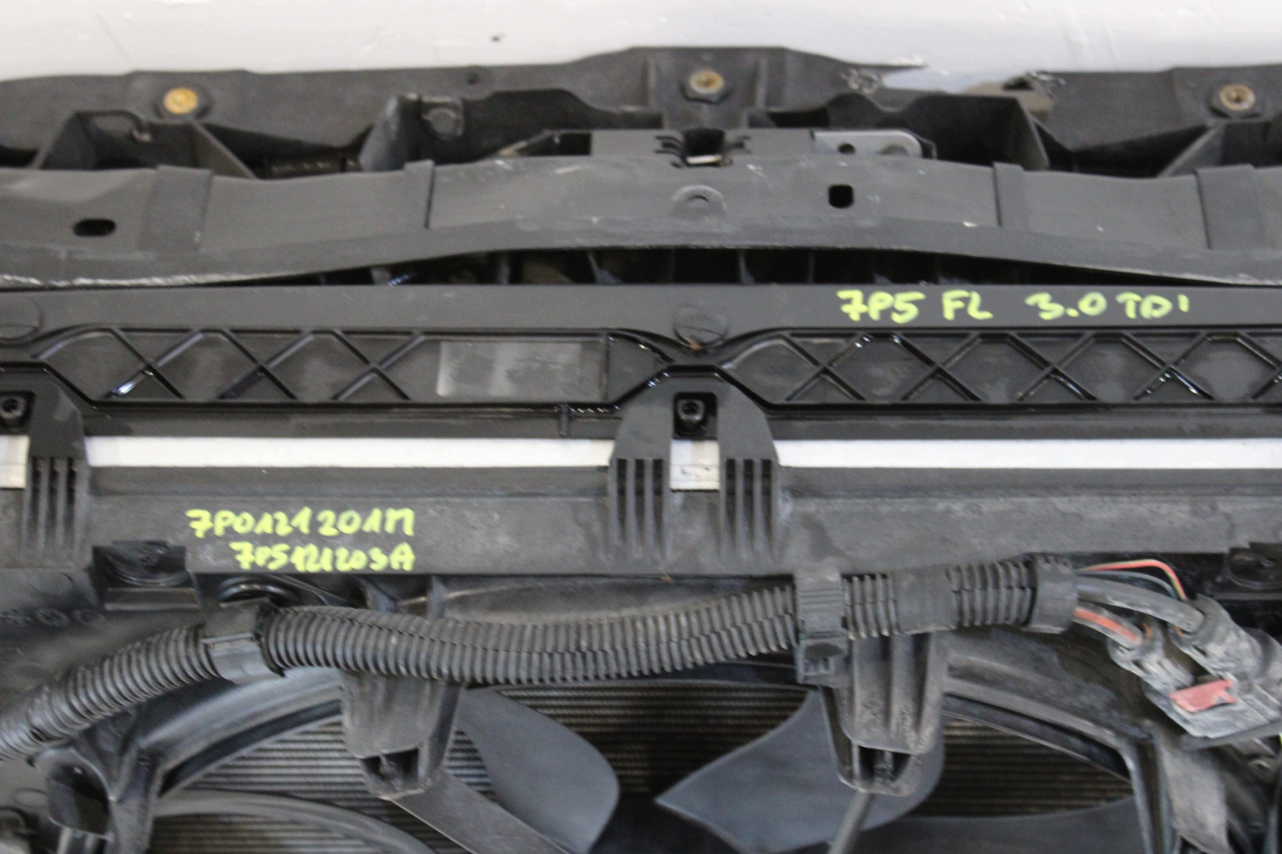 support panel for radiators front radiator pillar PORSCHE CAYENNE II 2 7P5 FL 3.0TDI