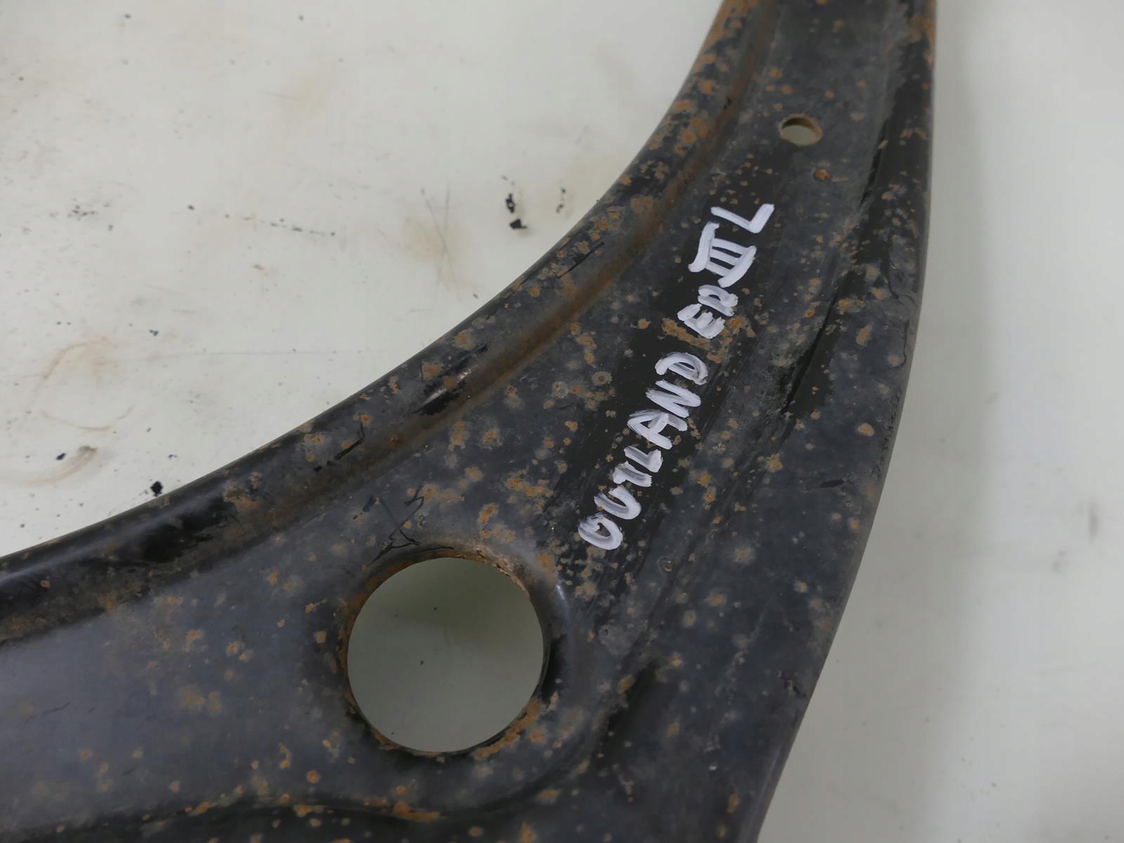 MITSUBISHI OUTLANDER III 2.2 DI-D 4WD arm left front PZEDNI