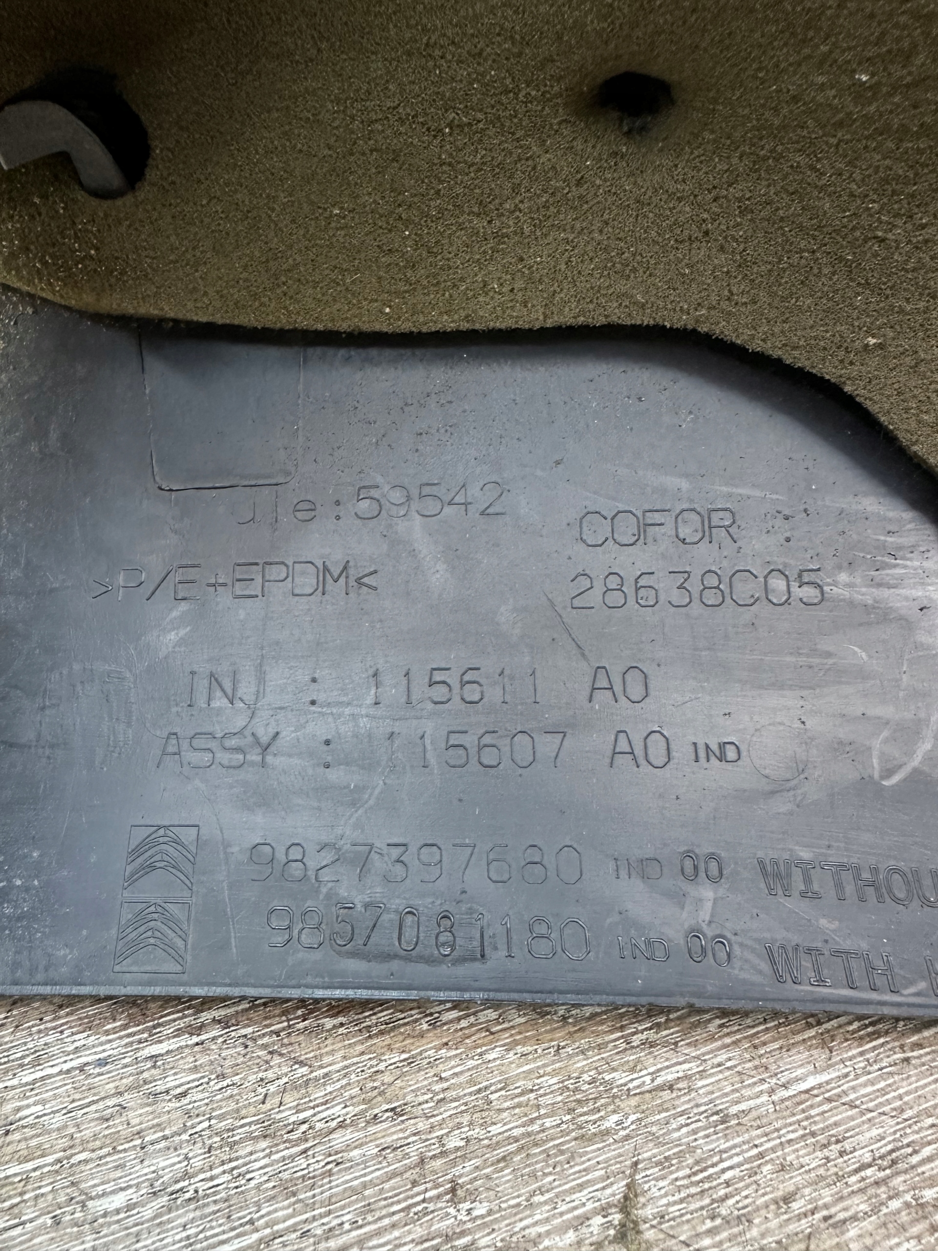 mudguard front front right CITROEN C5 AIRCROSS 9827397680 original