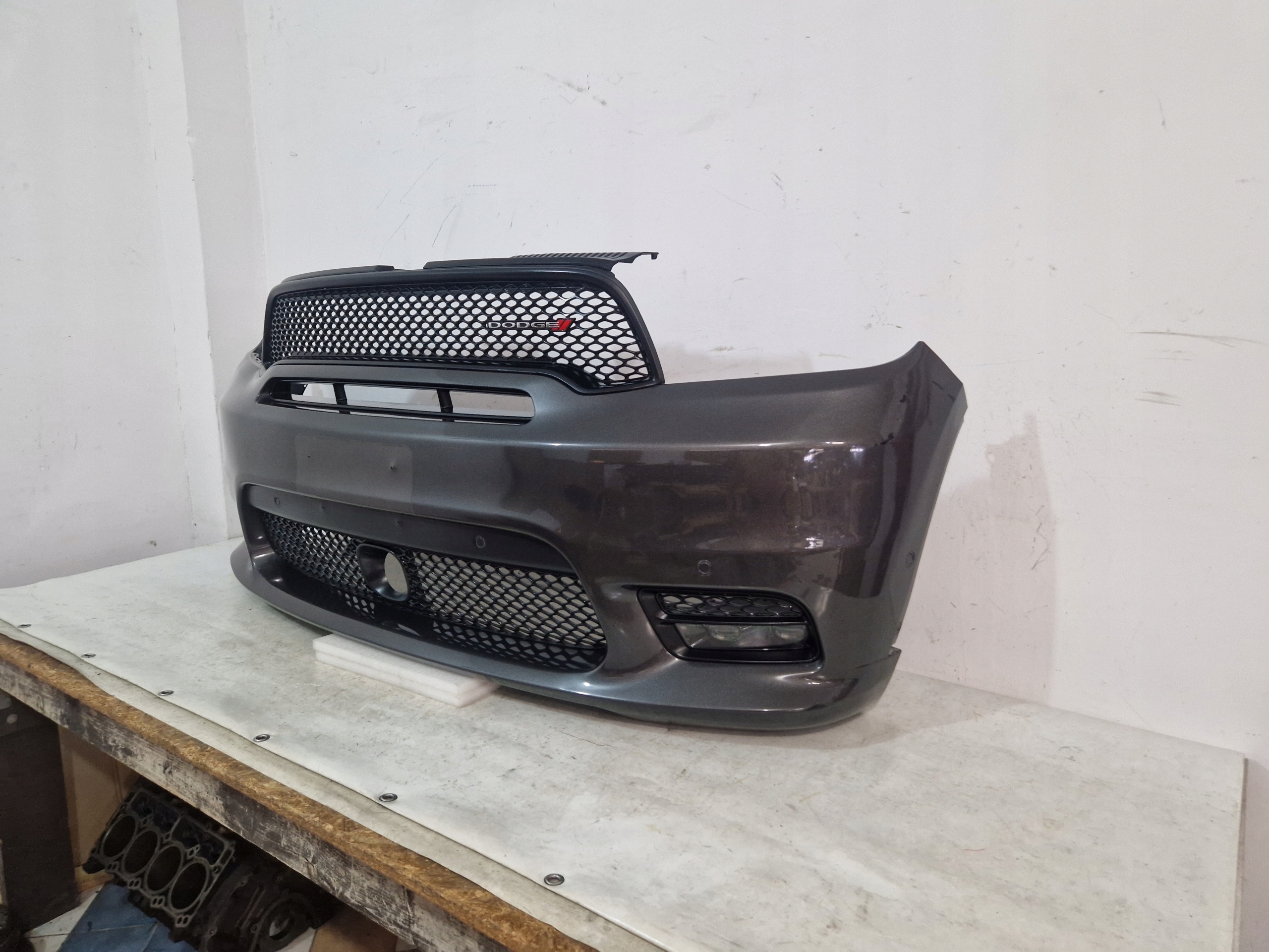 DODGE DURANGO 2018- 5.7 V8 bumper front front 6xPDC
