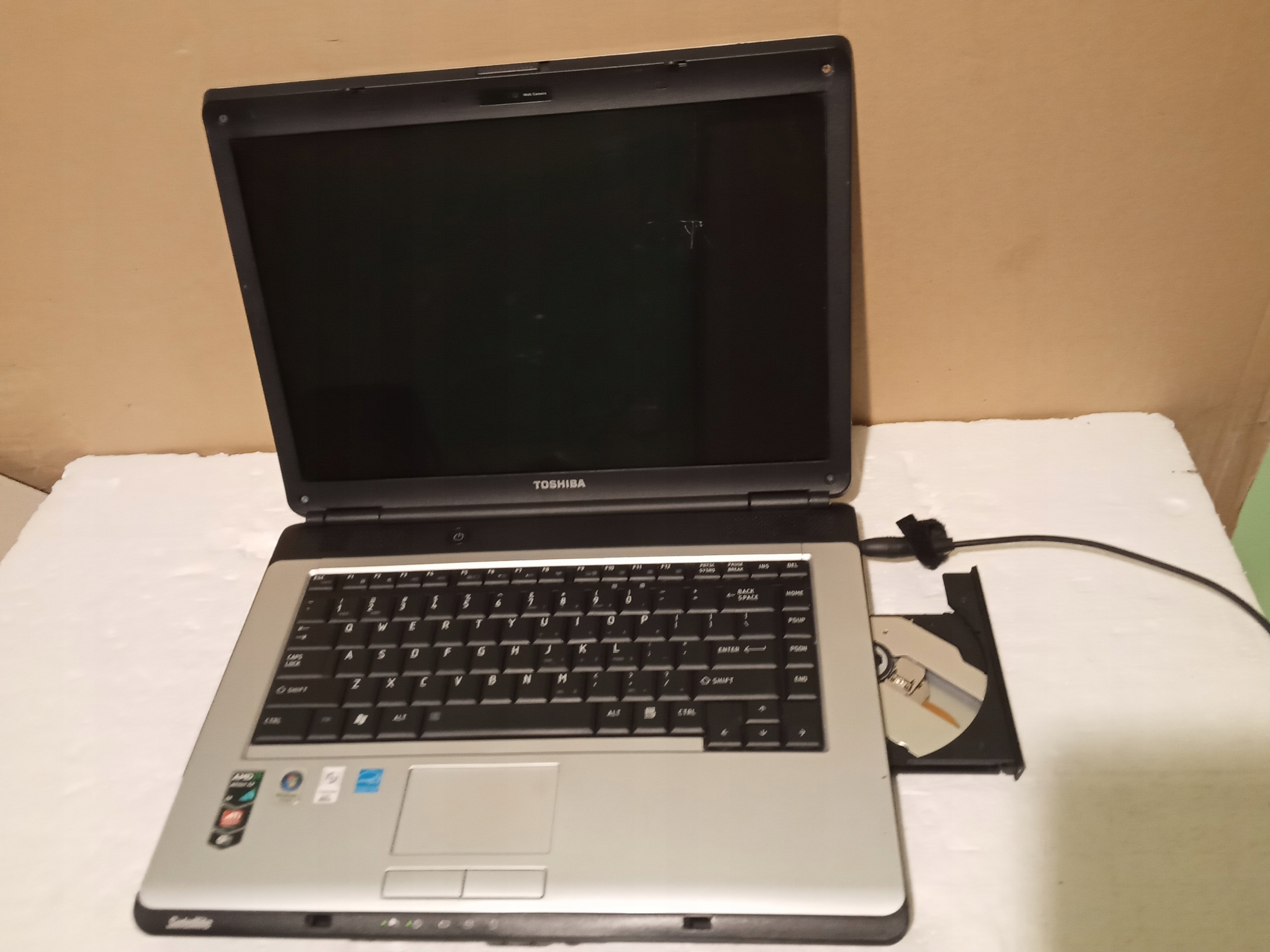 Barrette RAM DDR2 2Go Pour Toshiba Satellite L300, L300D, L350 - Marque Samsung, Neuf Sous Blister