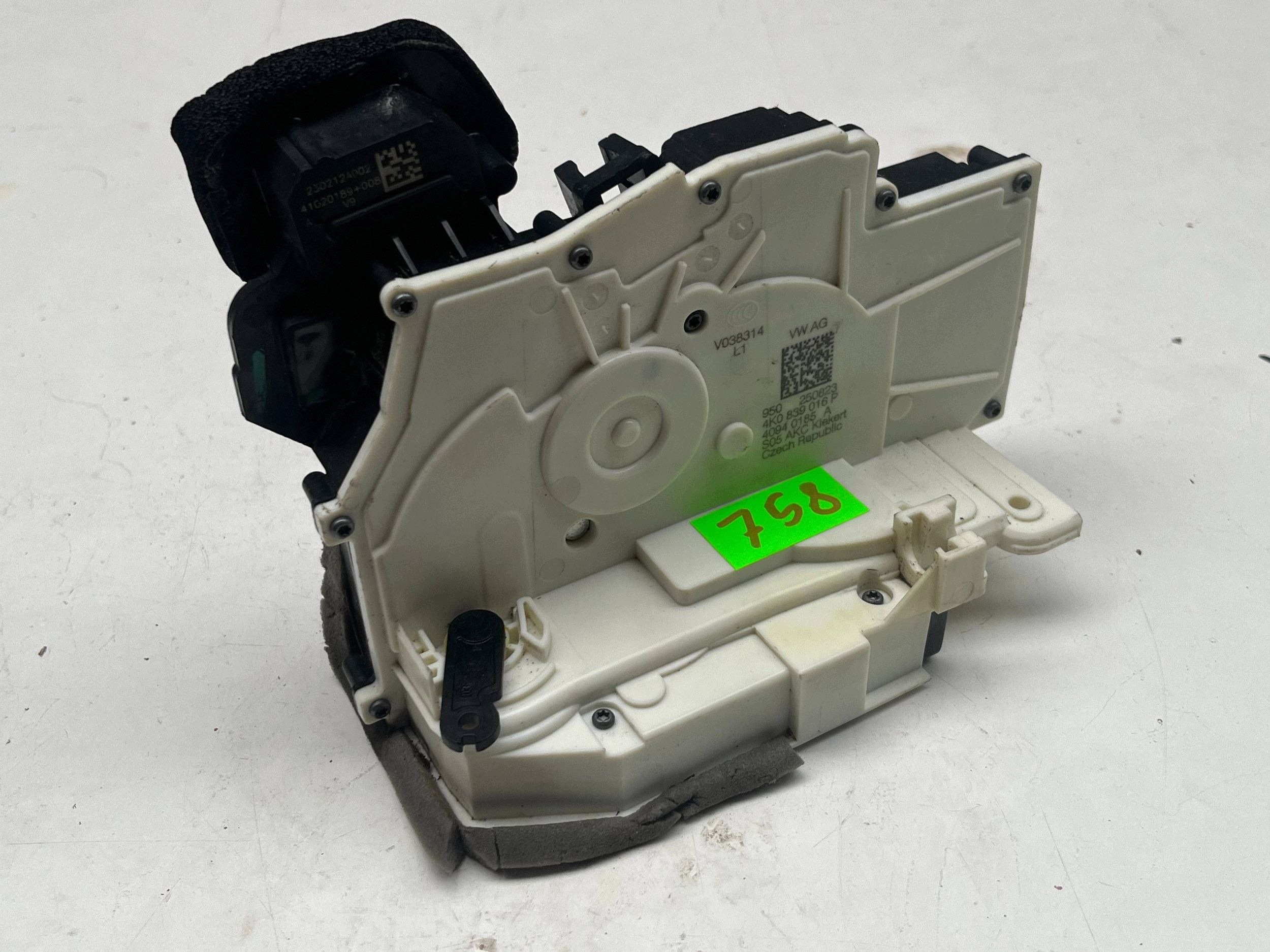 AUDI A6 C8 lock door right rear part 4K0839016P @M