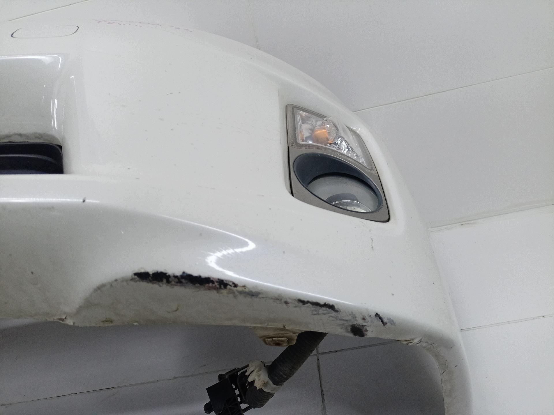bumper front Toyota Prius 3 XW30 ZVW30 2011