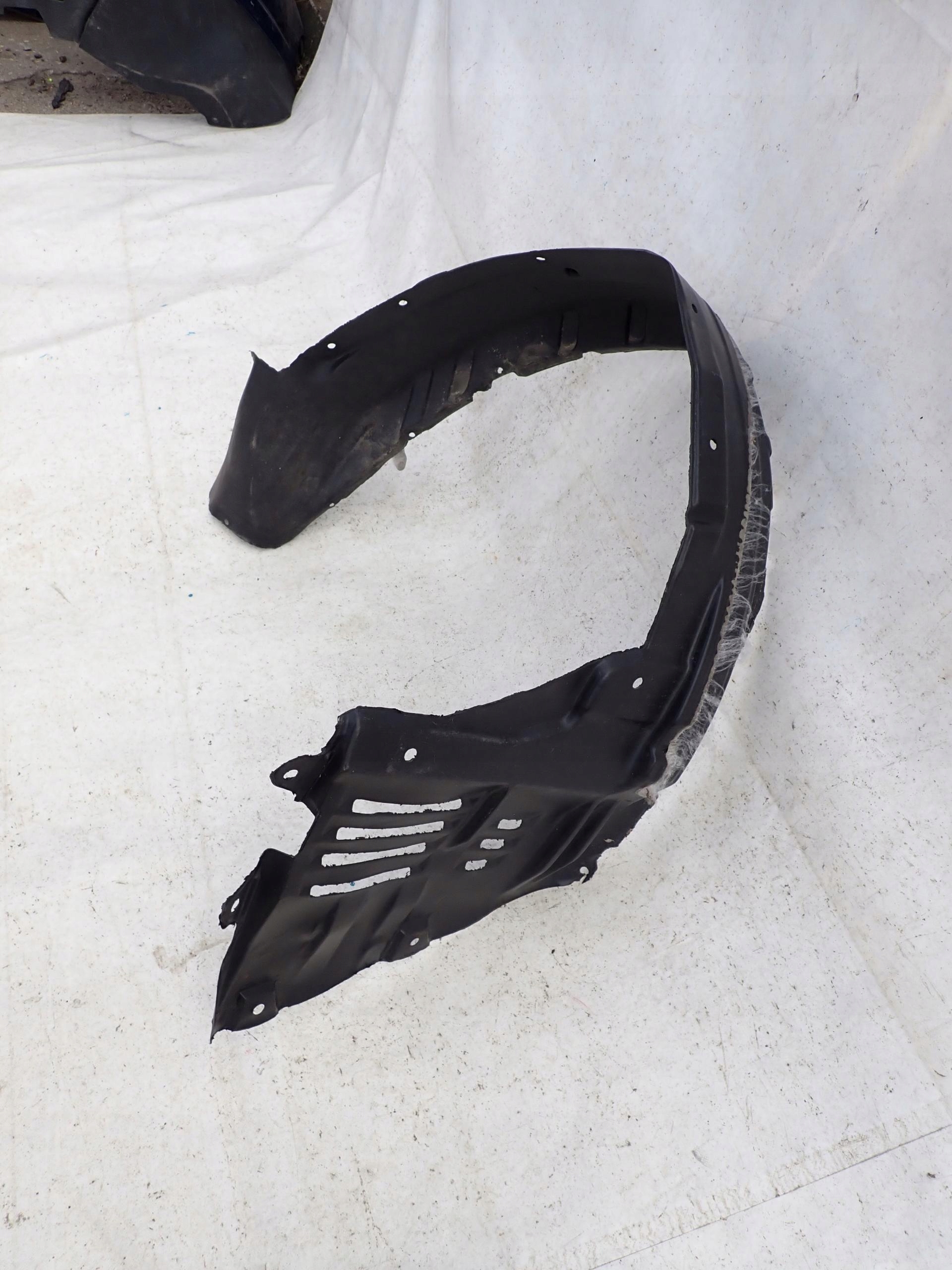 MITSUBISHI PAJERO III mudguard left front front